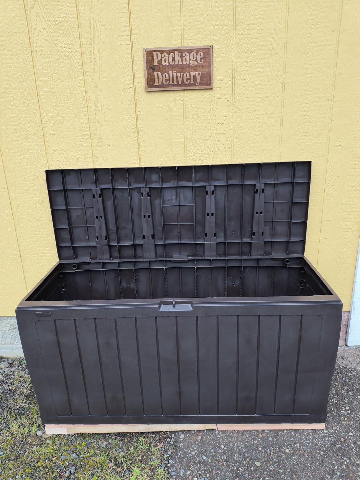 Keter Marvel Plus 71 Gallon Resin Outdoor Storage Box for Patio, Balcony & Garden - Weather‑Resistant Deck Box for Cushions, Pillows, Pool Floats & Tools, Dark Grey customer photo 1