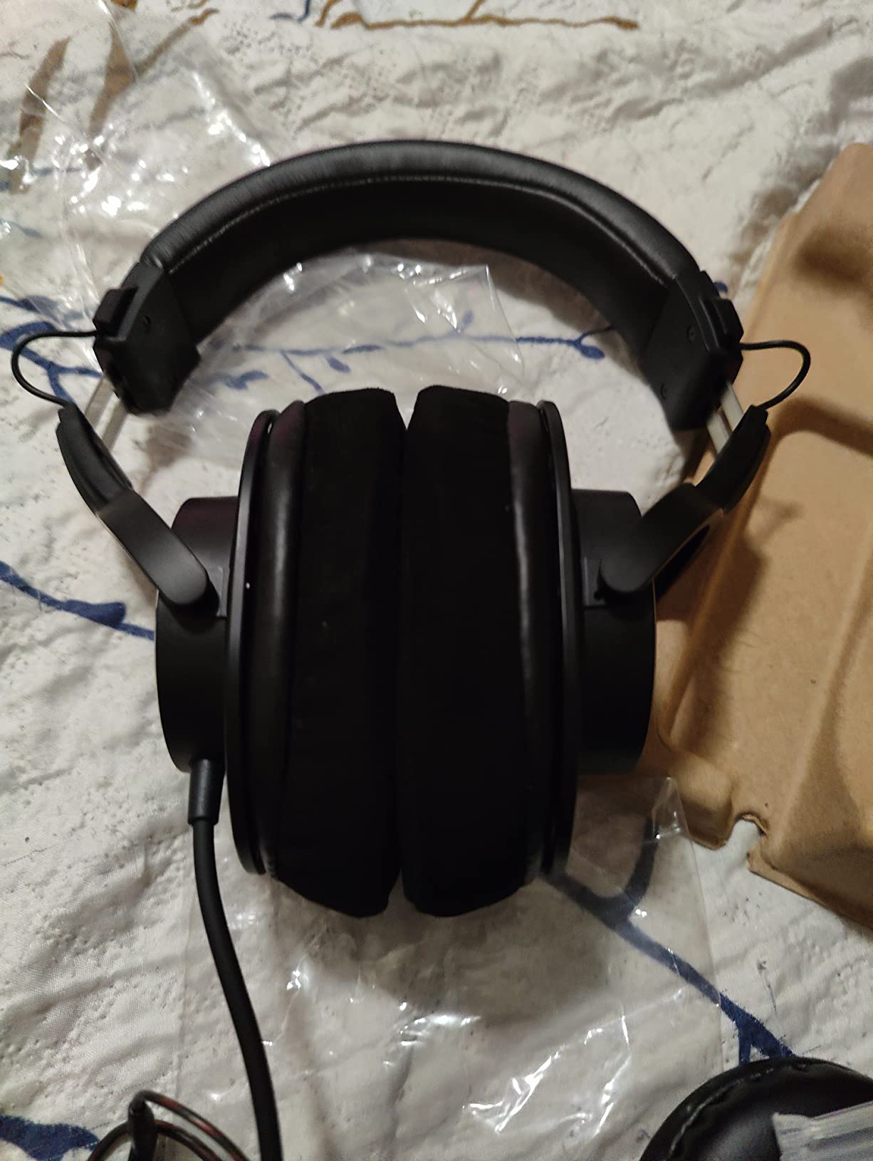 Brainwavz Gaming Earpads Compatible with ATH M50X, Hyper X Cloud, Steelseries Arctis, G Pro X & Many More, with Cooling Gel & Soft Micro Suede for Extra Comfort customer photo 2