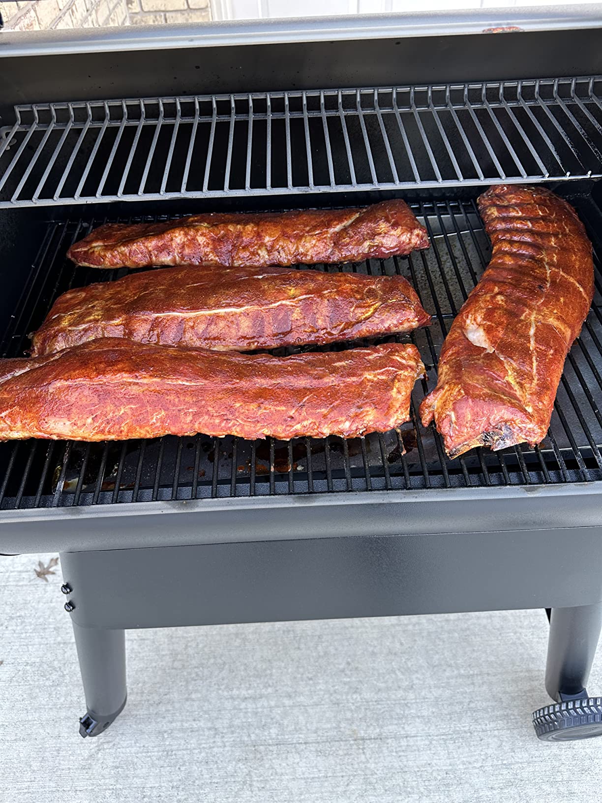 Traeger Grills Pro 780 Wood Pellet Smoker Grill, 6-in-1 BBQ Pellet Grill Combo, WiFi and App-Connected Electric Smoker, 780 Square Inches of Grilling Area, Temperature Control, Black Finish customer photo 2