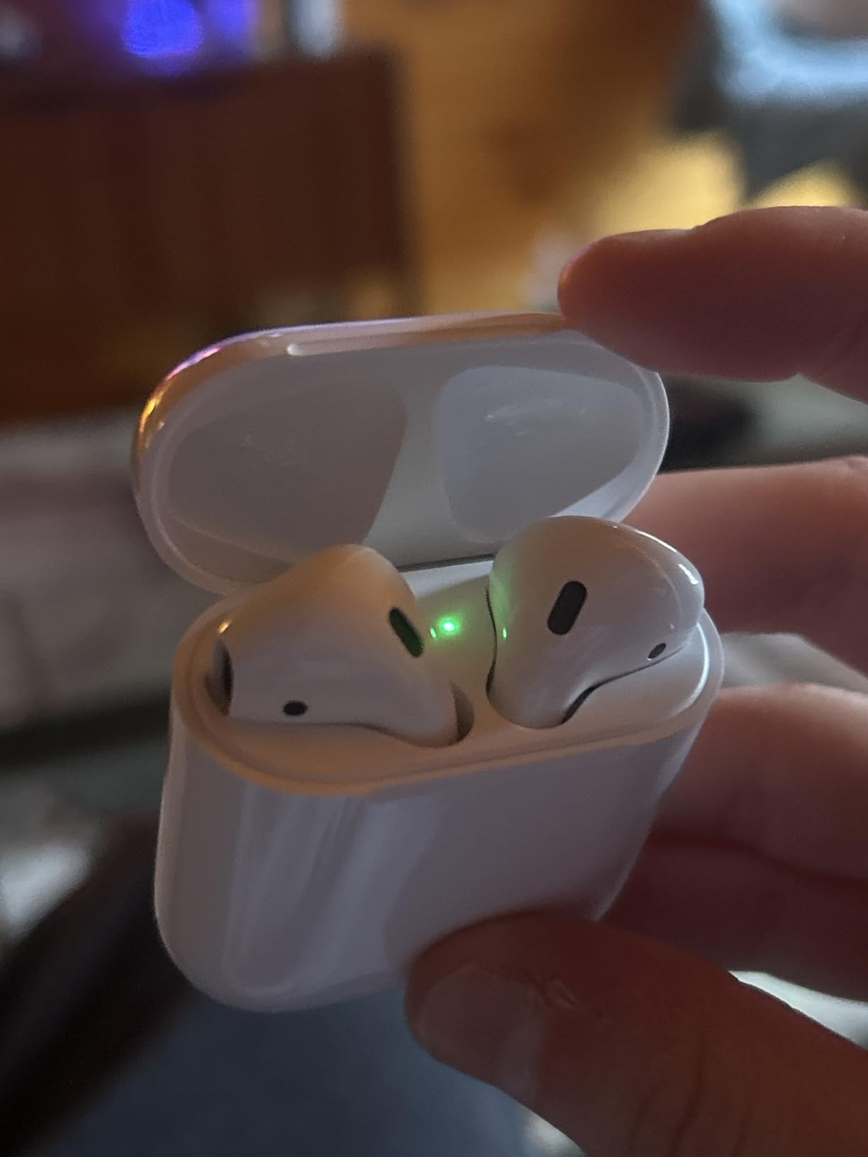 Apple AirPods 2 with Charging Case - White (Renewed) customer photo 1