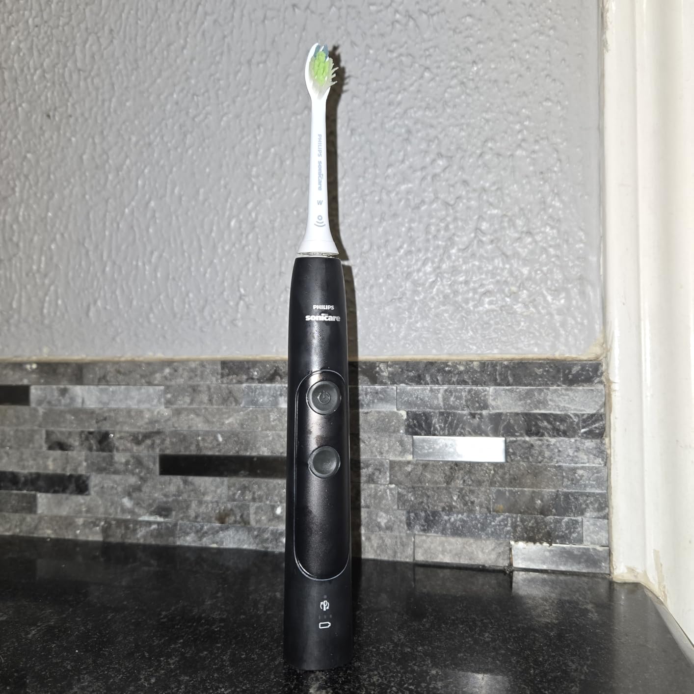Philips Sonicare ExpertClean 7500 Black, Rechargeable Electric Power Toothbrush, HX9690/05 customer photo 1