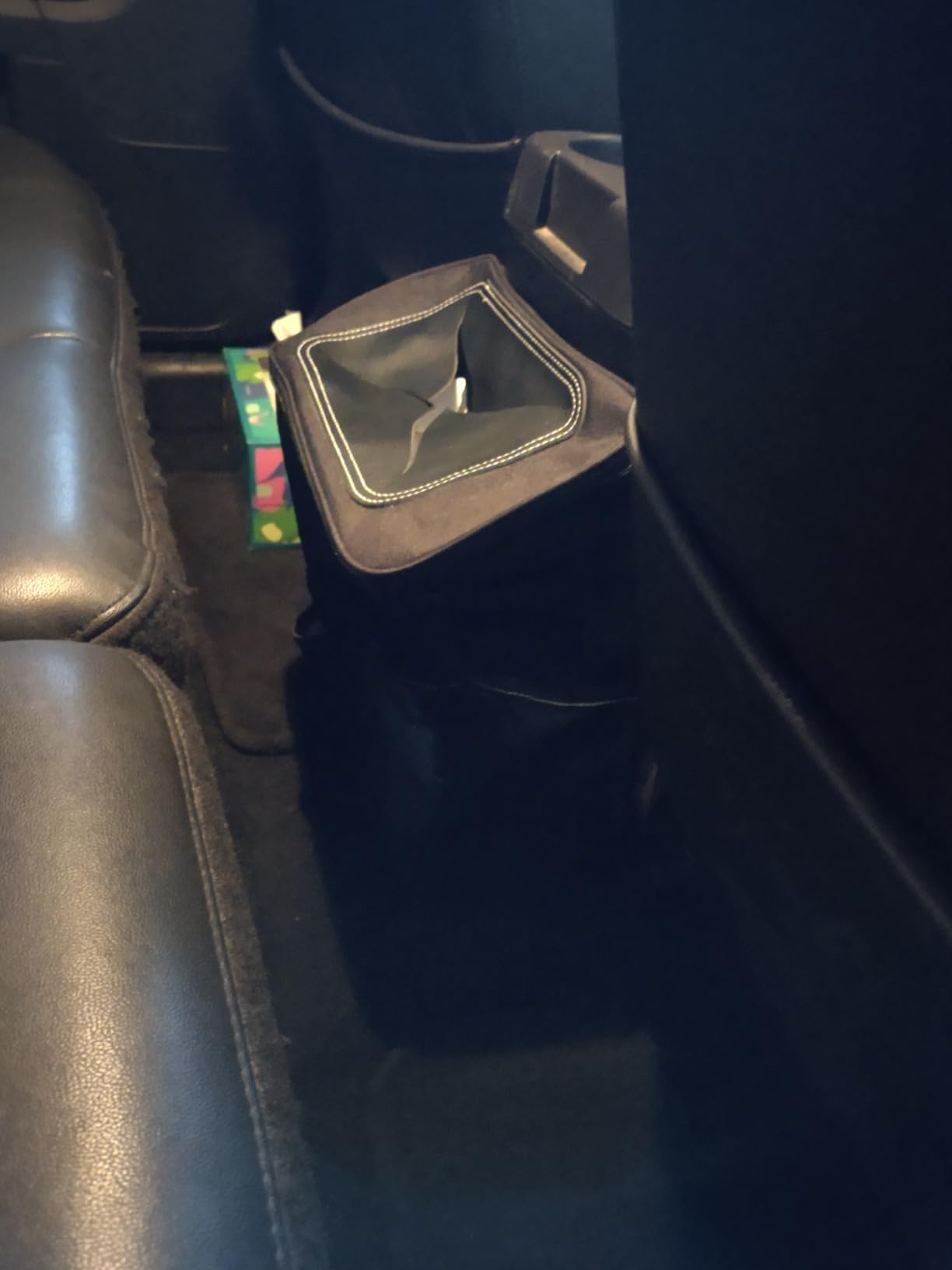 HOTOR Car Trash Can with Lid and Storage Pockets - 100% Leak-Proof Organizer, Waterproof Garbage Can, Multipurpose Trash Bin for Car, 2 Gallons, Black customer photo 2