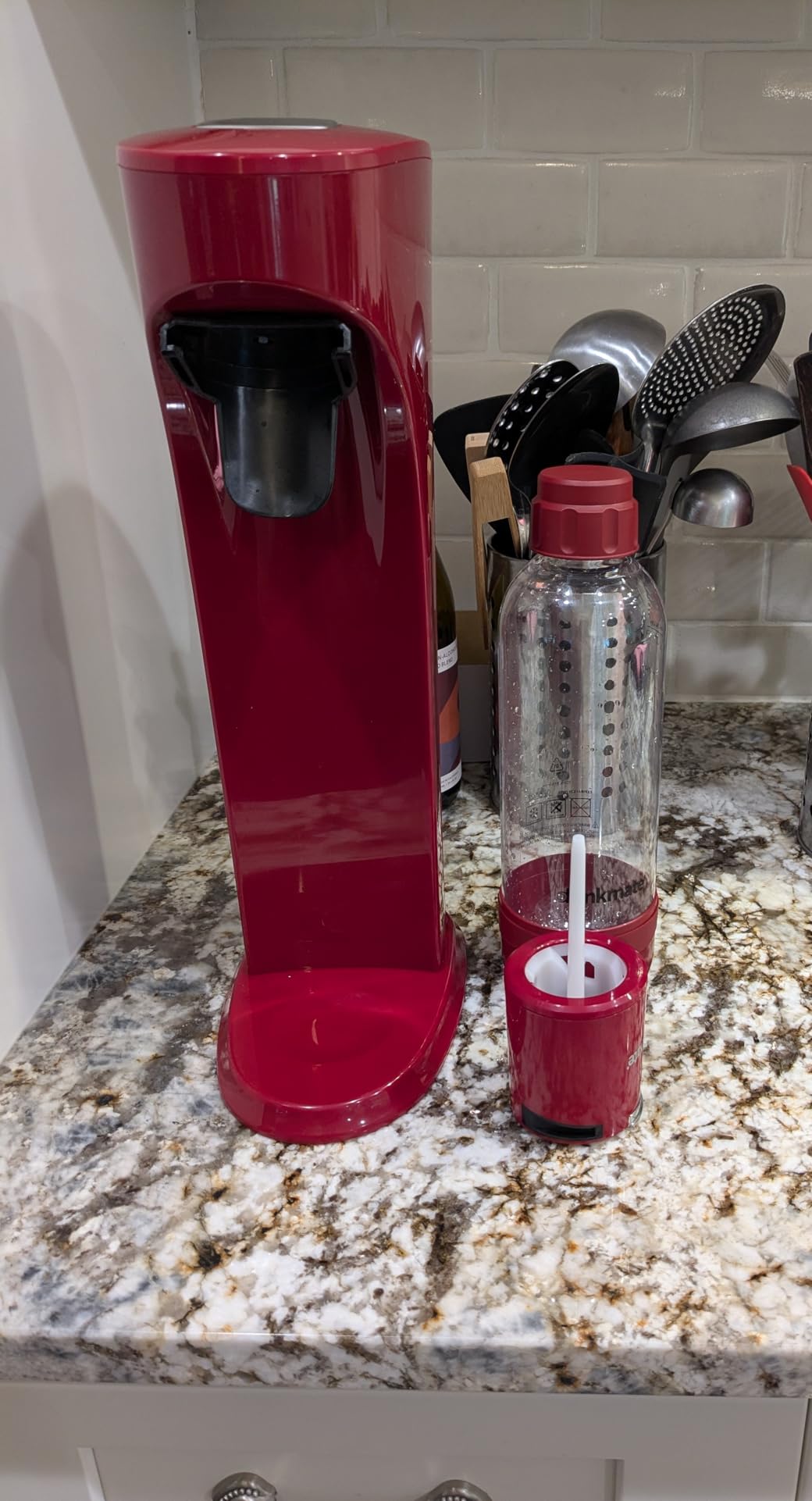 OmniFizz Sparkling Water and Soda Maker, Carbonates Any Drink - Special Bundle - Includes 60L CO2 Cylinder, Two Carbonation Bottles, and Fizz Infuser (Matte Black) customer photo 1