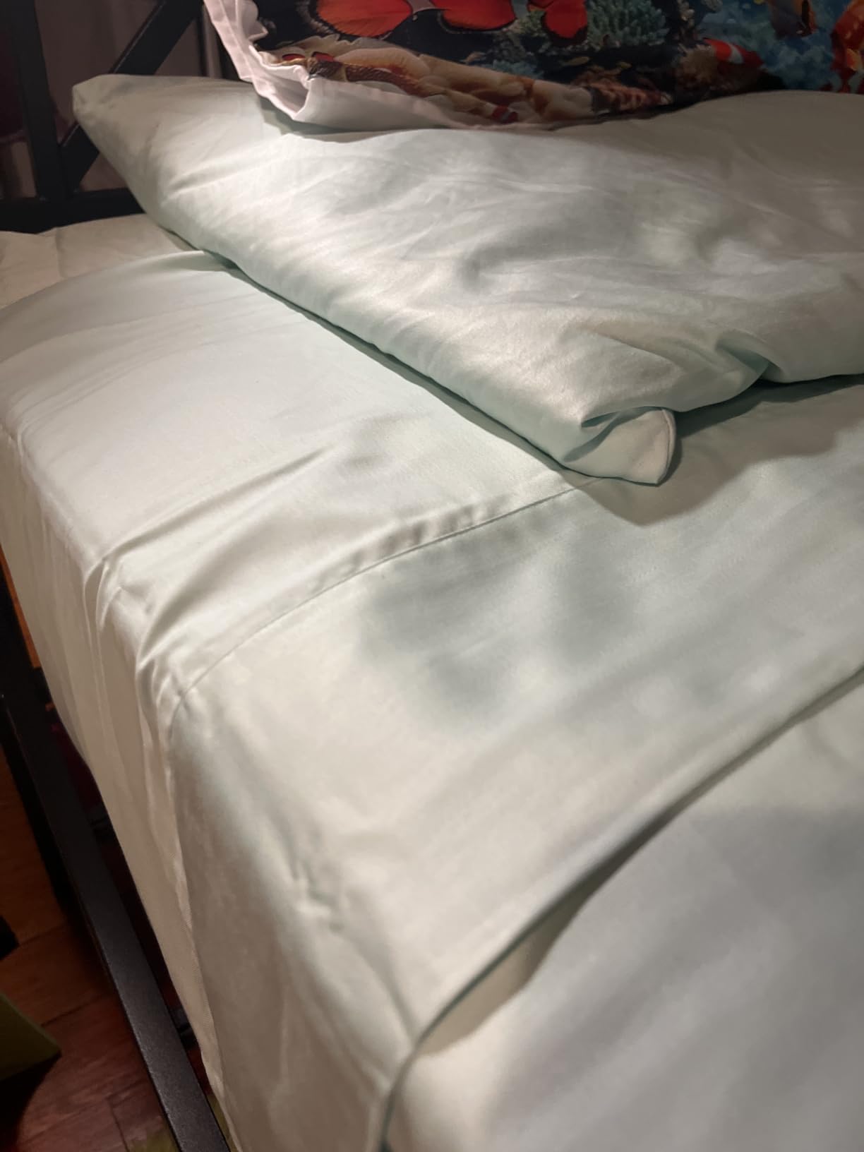 6 Pc Queen Size Sheet Set with 4 Pillowcases - Soft 400 Thread Count 100% Cotton Sheets, Sateen, Deep Pockets with All Around Elastic, Durable Bedding Set - White customer photo 1