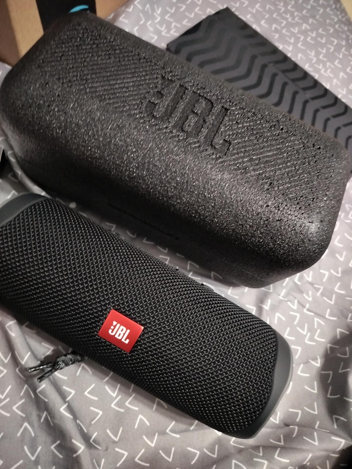 JBL Flip 5 Waterproof Portable Bluetooth Speaker - Black (Renewed) customer photo 2