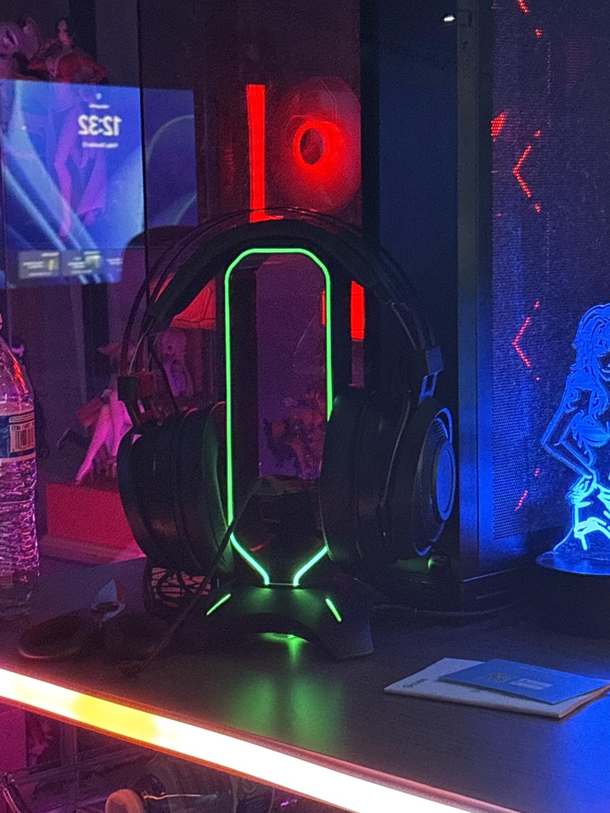 Tilted Nation Gaming Headset Stand with Mouse Bungee and USB Hub customer photo 2