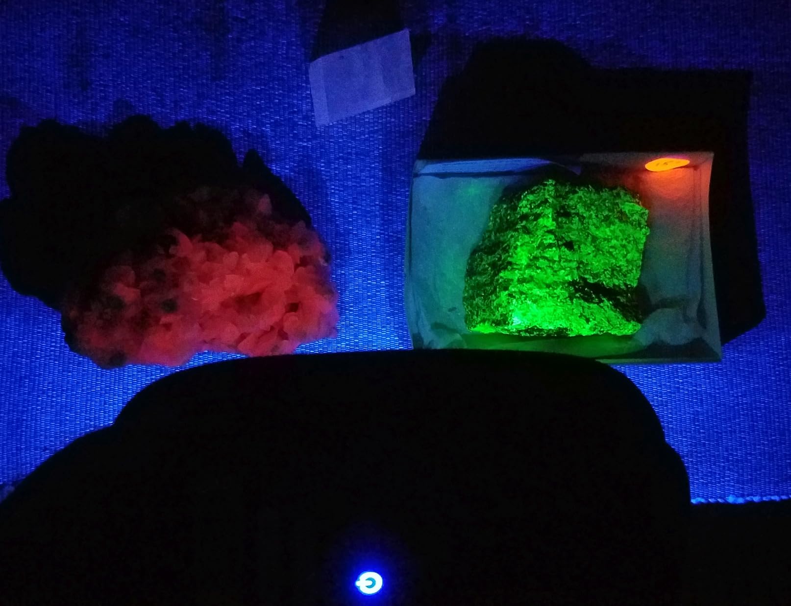 Homedics UV Clean Portable Sanitizer - Rechargeable UV Light Sanitizer and Sterilizer Box - Kills 99.9% of Airborne Contaminates, Fits Masks, Makeup Brushes, Glasses, Cell Phones, Keys, Black customer photo 2