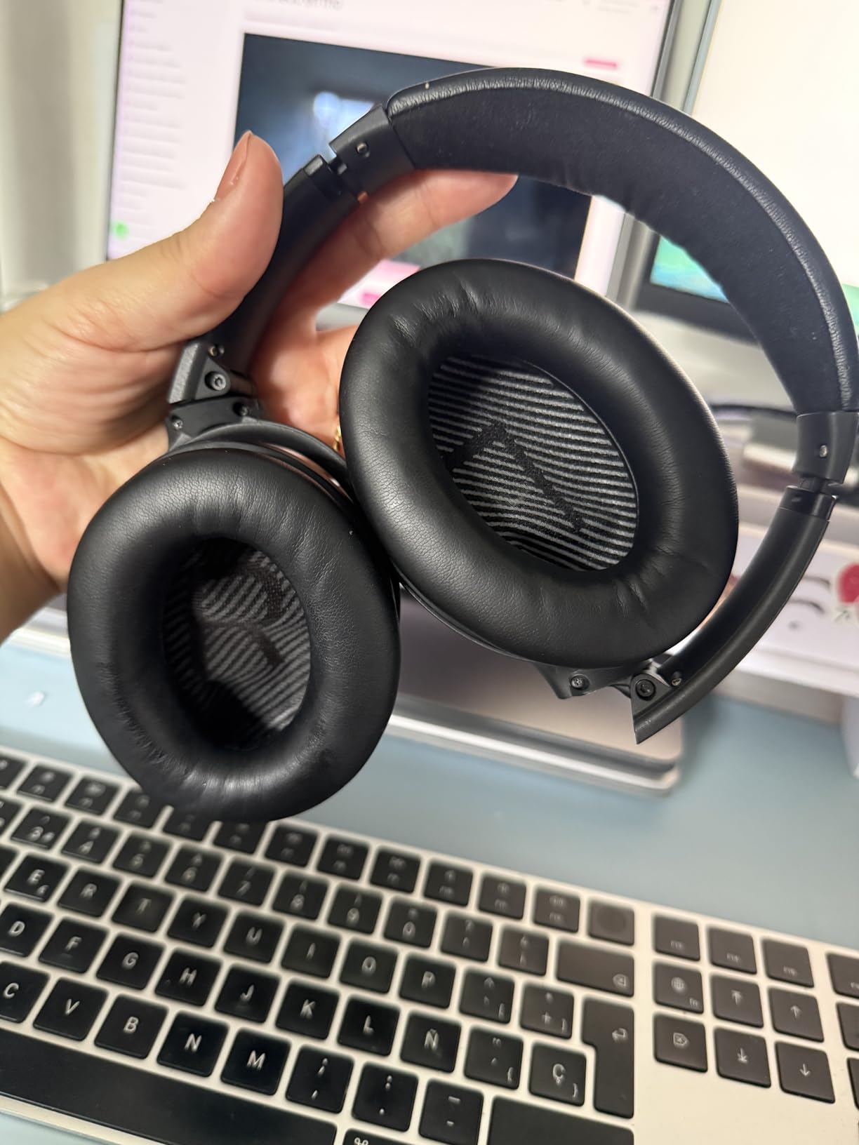 Premium Replacement Ear Pads for Bose QC35 & QC35ii Headphones Made by GEVO- Comfortable Adaptive Memory Foam and Extra Durable - Fits QuietComfort 35 & 35ii / SoundLink 1&2 AE (Over-Ear) (Silver) customer photo 2