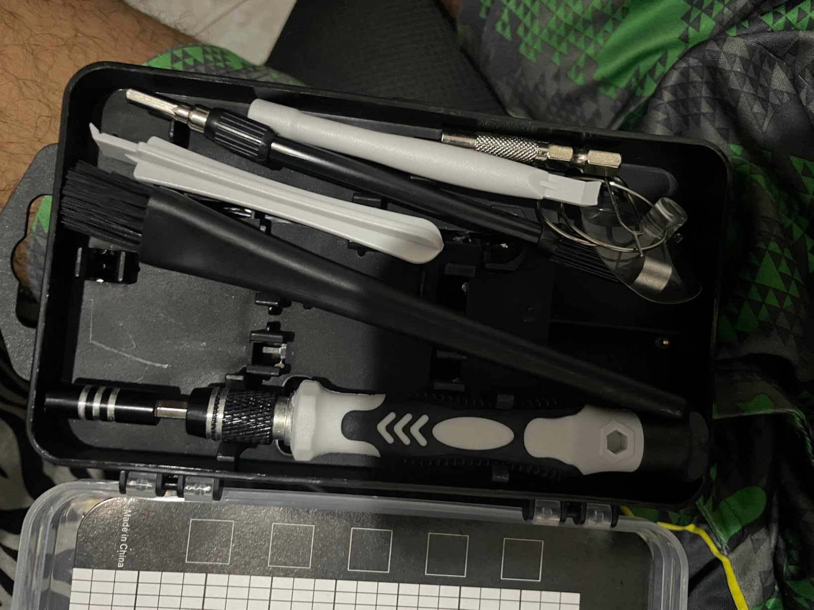 SHOWPIN 122 in 1 Precision Computer Screwdriver Kit, Laptop Screwdriver Sets with 101 Magnetic Drill Bits, Computer Accessories, Electronics Tool Kit Compatible for Tablet, PC, iPhone, PS4 Repair customer photo 2