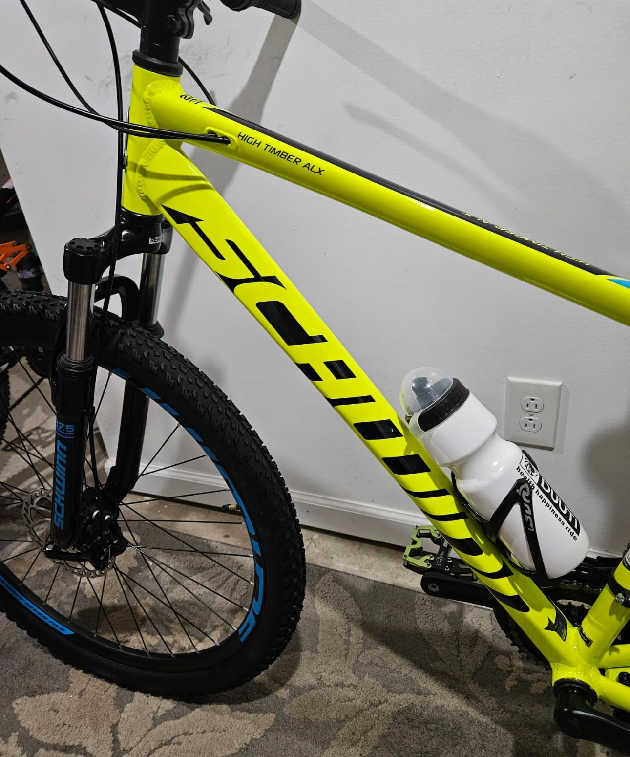 Schwinn High Timber Mountain Bike for Adult Youth Men Women Boys Girls, 24 to 29-Inch Wheels, 7 or 21-Speeds, Front Suspension, Aluminum and Steel Frame Options customer photo 1