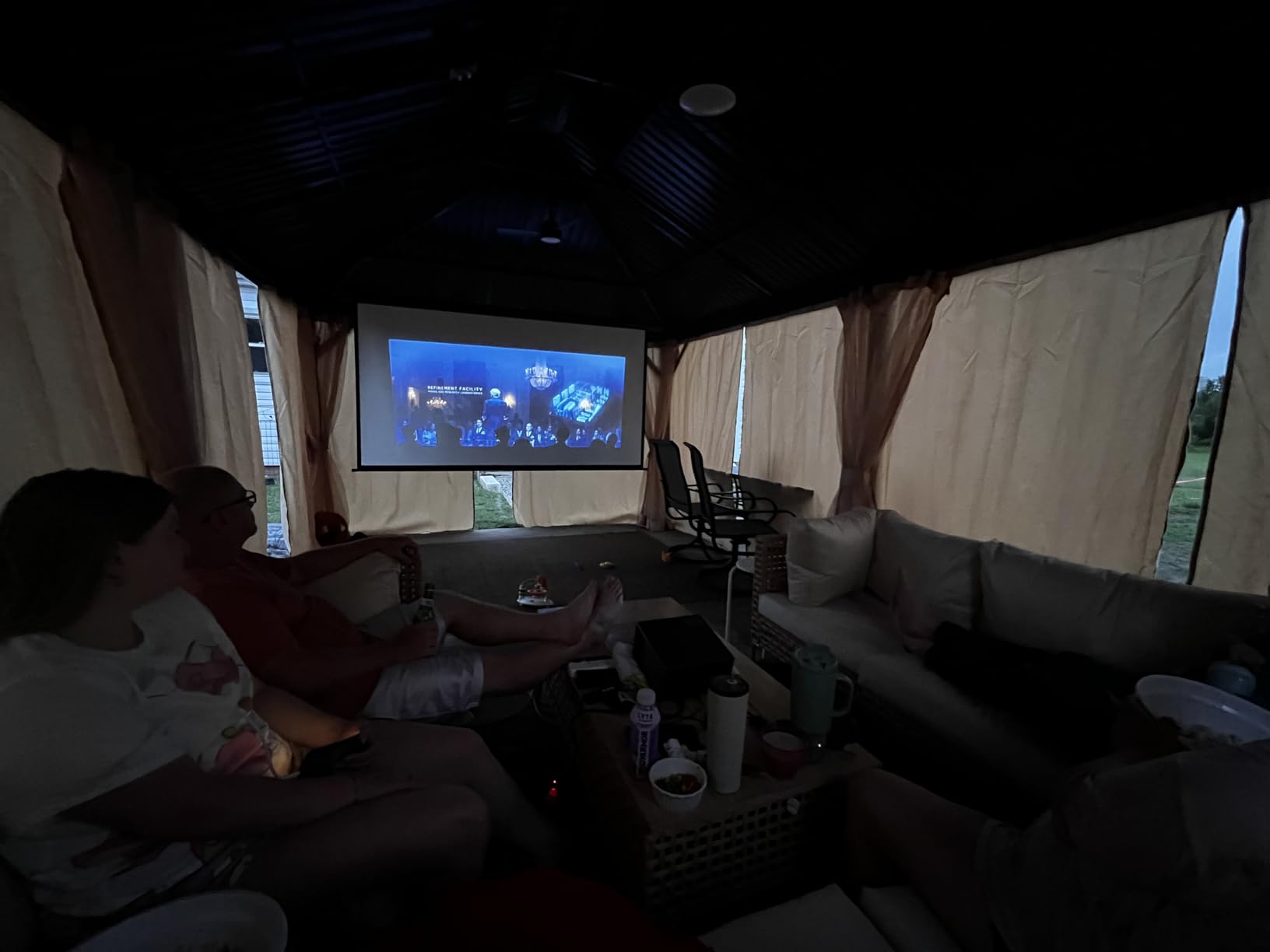 Motorized Projector Screen - Indoor and Outdoor Movies Screen Electric Projector Screen W/Remote Control (120 inch) customer photo 1