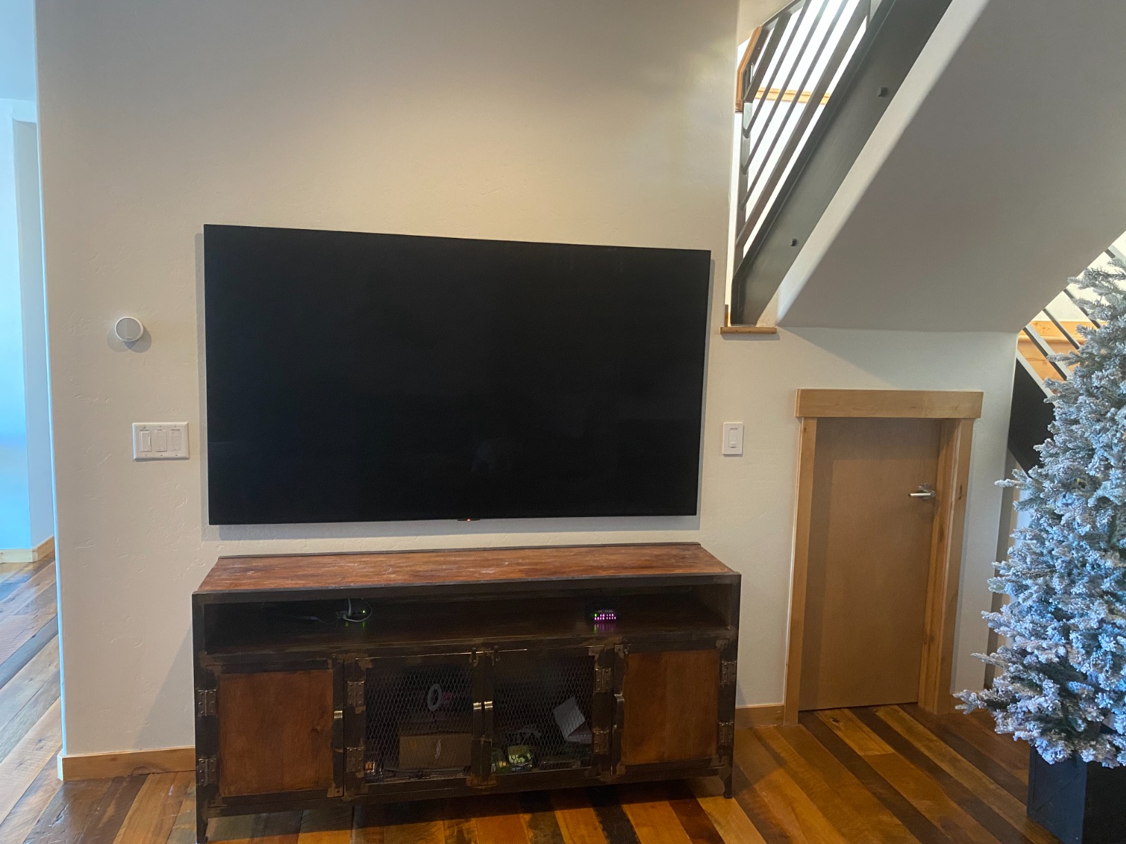 LG OLED GX Series 77-Inch Alexa built-in 4k Smart TV (3840 x 2160), Gallery Design, 120Hz Refresh Rate, AI-Powered 4K, Dolby Cinema, WiSA Ready, Voice Control (OLED77GXPUA, 2020) customer photo 1