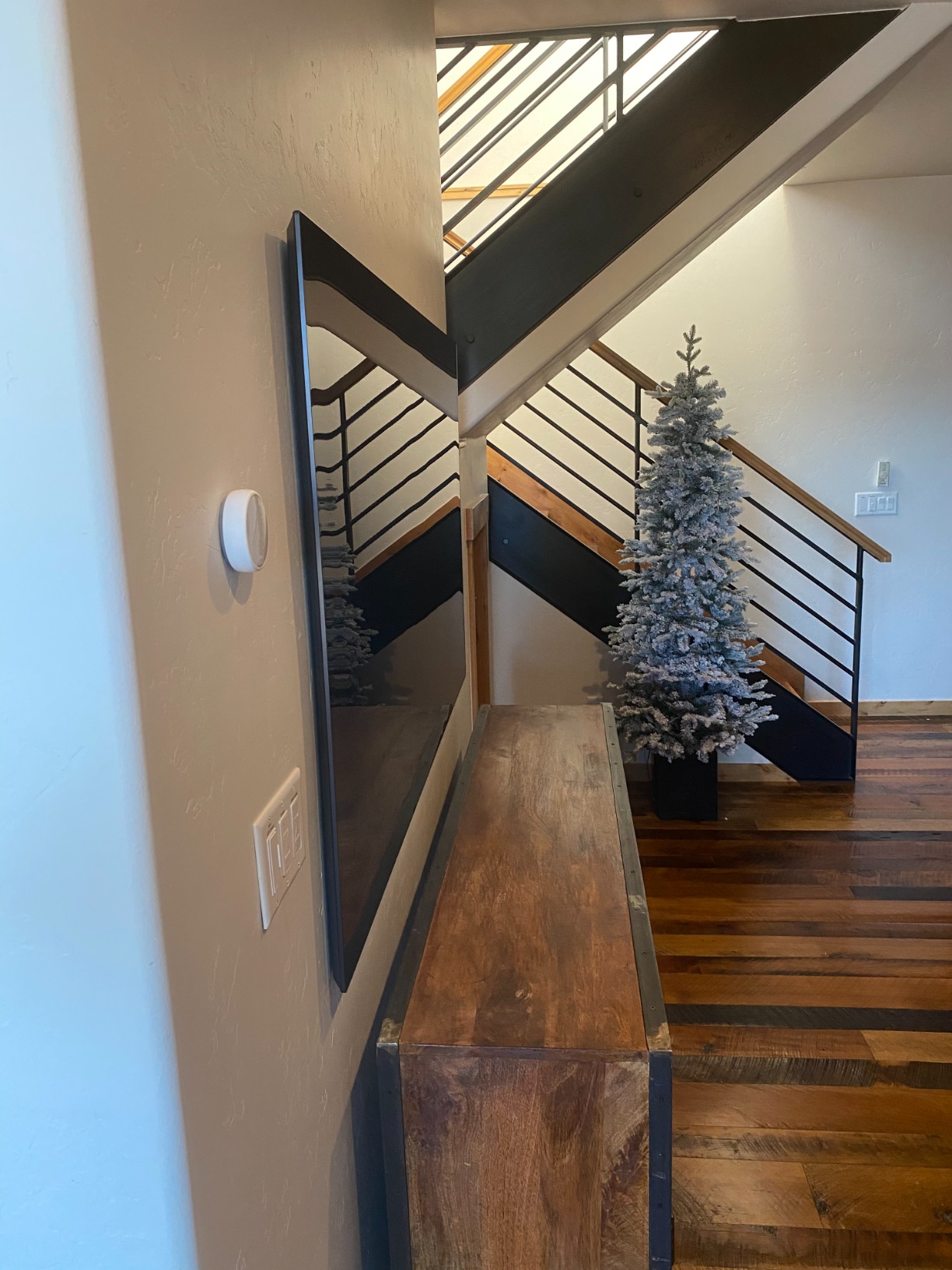 LG OLED GX Series 77-Inch Alexa built-in 4k Smart TV (3840 x 2160), Gallery Design, 120Hz Refresh Rate, AI-Powered 4K, Dolby Cinema, WiSA Ready, Voice Control (OLED77GXPUA, 2020) customer photo 2