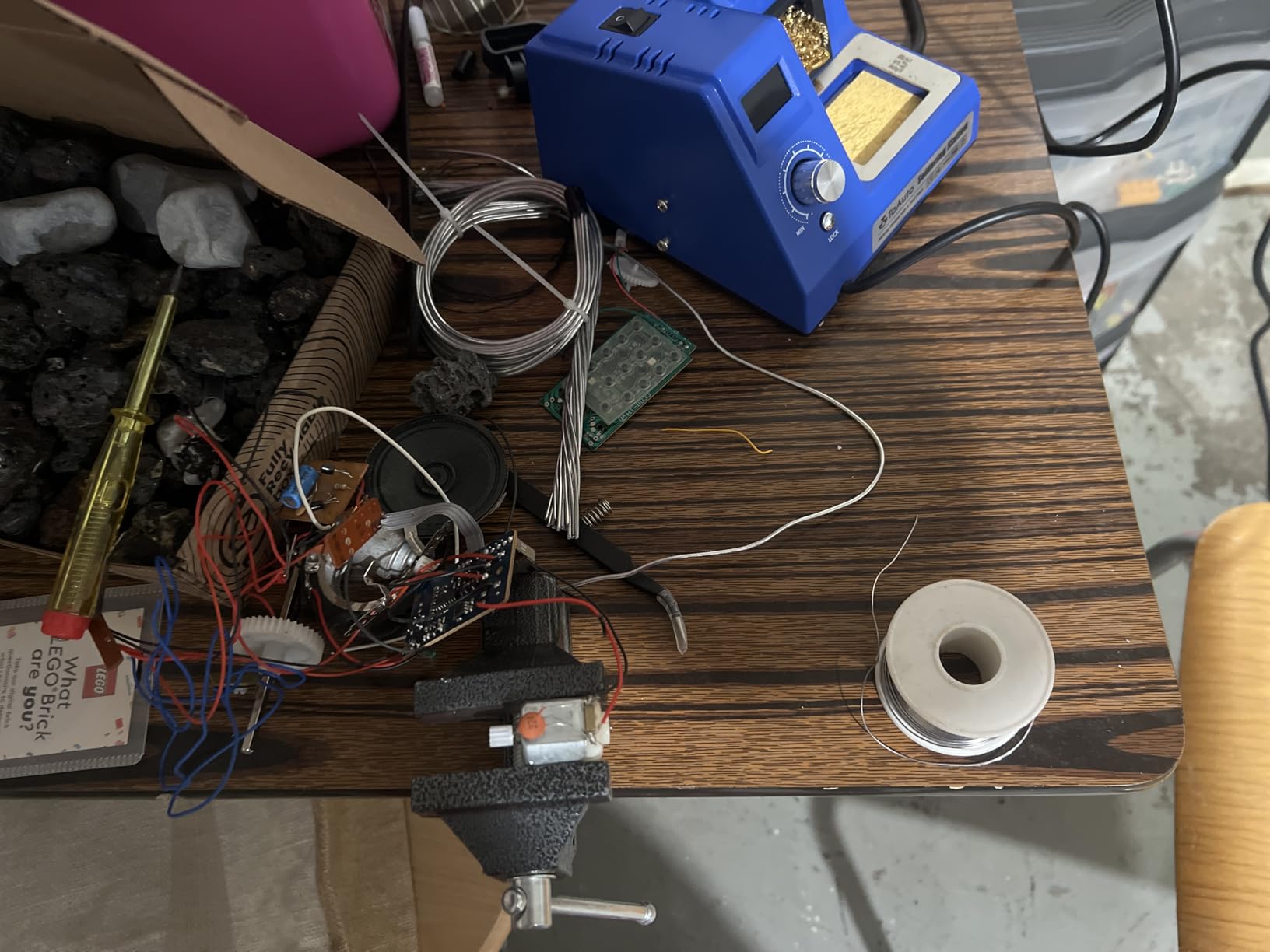 TOAUTO DS90 Soldering Station-°F & °C Dual Digital Display Soldering Iron Station Kit,90W Soldering Iron,302℉- 842℉ Temperature, Anti-Static & Grounding Wire, Auto Standby & Sleep,5 Solder Tips, Blue customer photo 2