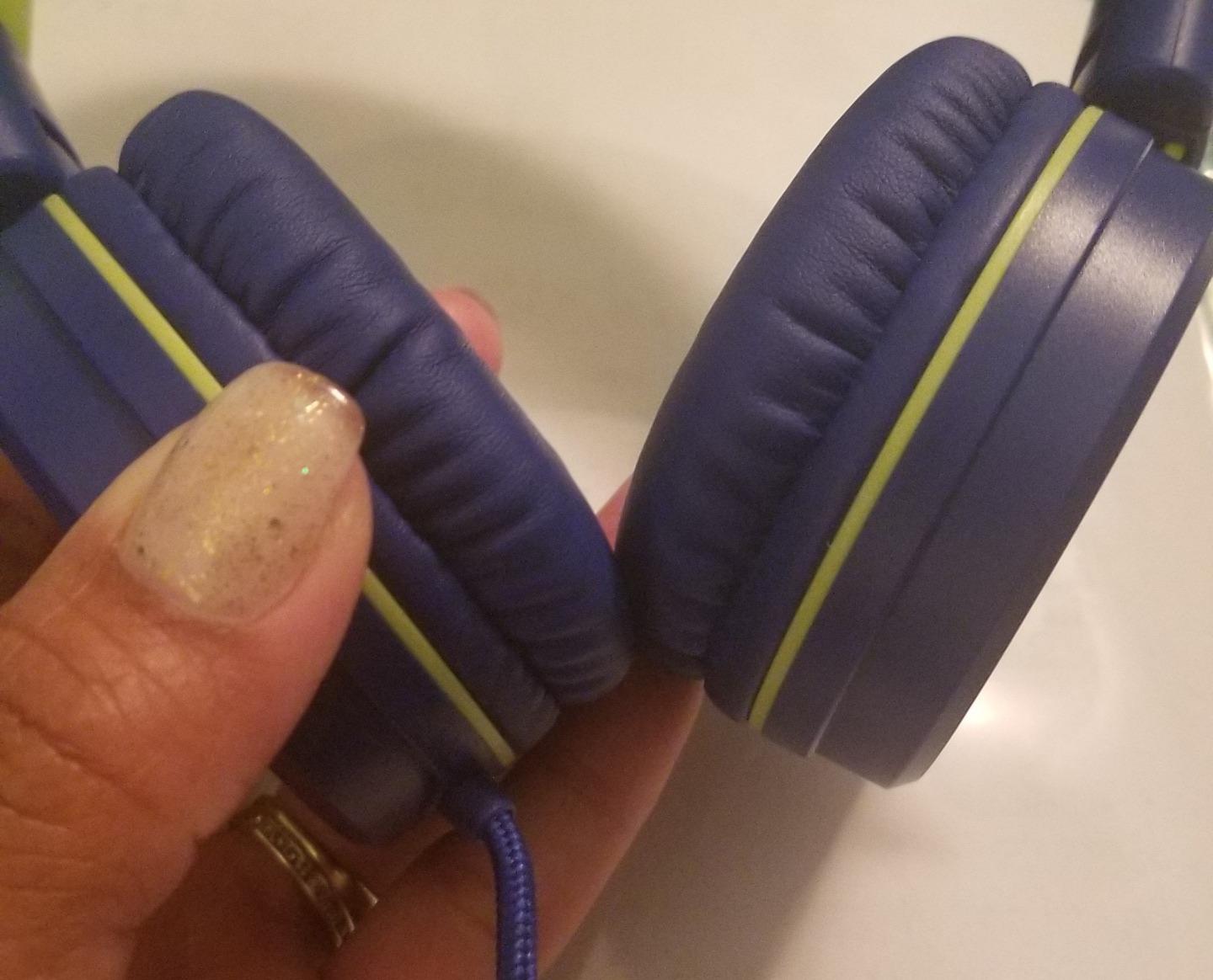 noot products Kids Headphones with Microphone K12 Stereo 5ft Long Cord with 85dB/94dB Volume Limit Wired On-Ear Headset for iPad/Amazon Kindle,Fire/Toddler/Boys/Girls/School (Red Black) customer photo 2