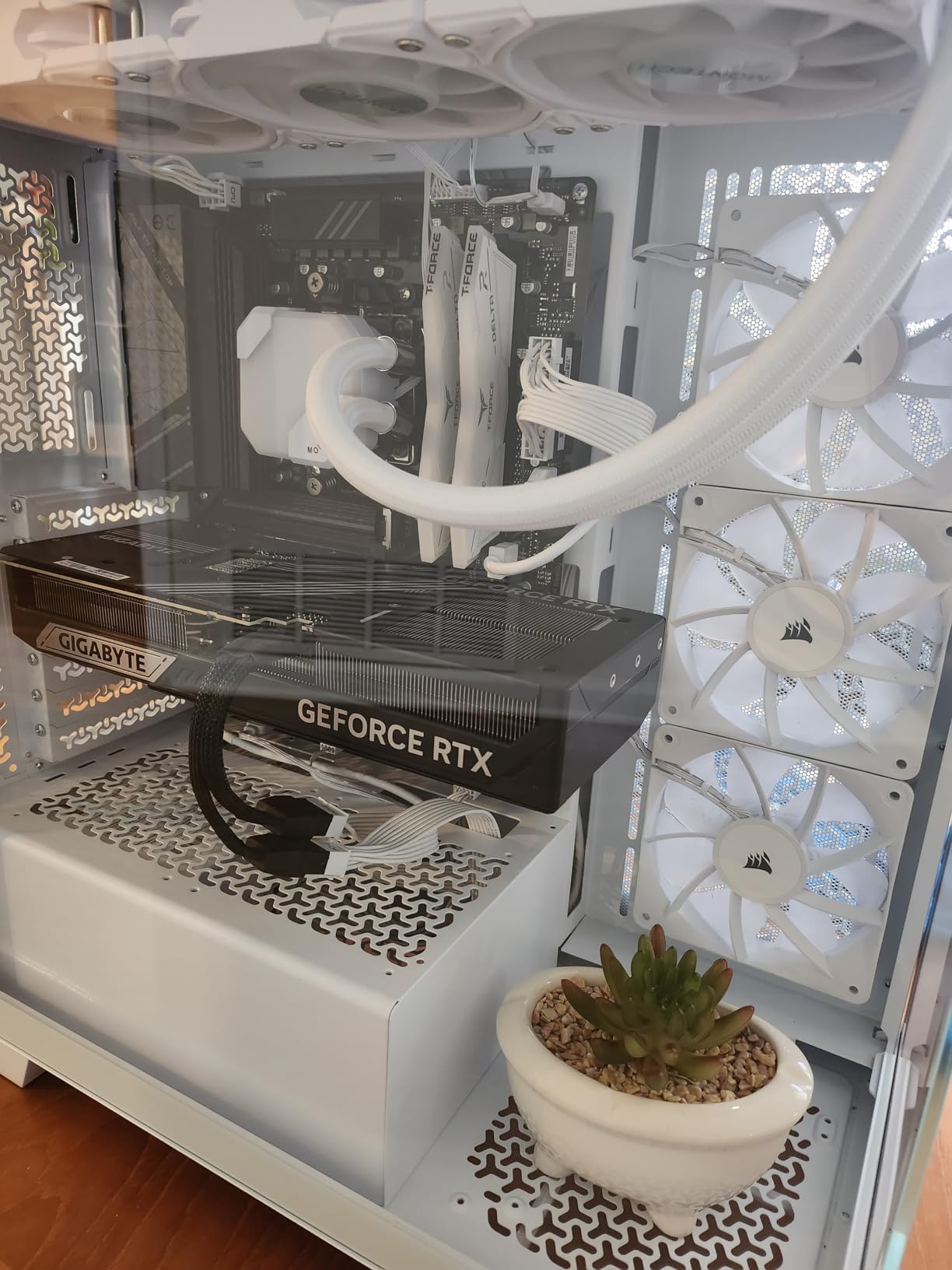 GIGABYTE B650 Eagle AX AM5 LGA 1718 AMD B650 ATX Motherboard, DDR5, Triple M.2 (1x PCIe 5.0 M.2 + 2X PCIe 4.0 M.2), USB 3.2 Gen2x2 Type-C, AMD Wi-Fi 6E, Realtek GbE LAN customer photo 2