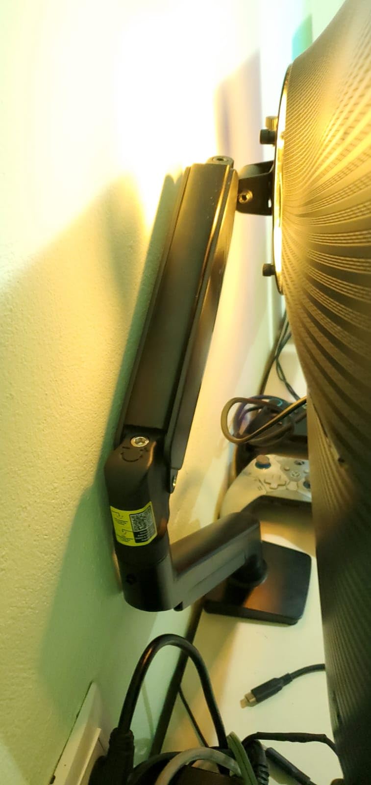 ErGear Dual Monitor Desk Mount up to 40 inches Screens, Max 26.4lbs Capacity Each, Heavy Duty Ultrawide Monitor Arm with USB Ports, Height Adjustable Monitor Stand, VESA 75x75mm or 100x100mm, Black customer photo 1