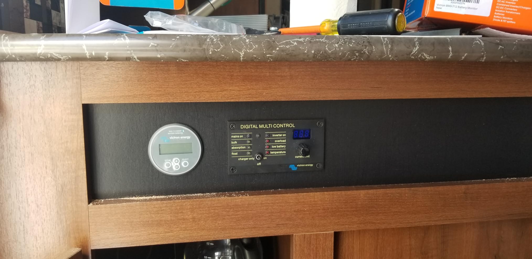 BMV-712 Smart Battery Monitor with Shunt - 6.5-70 VDC - Display and Bluetooth - Black customer photo 2