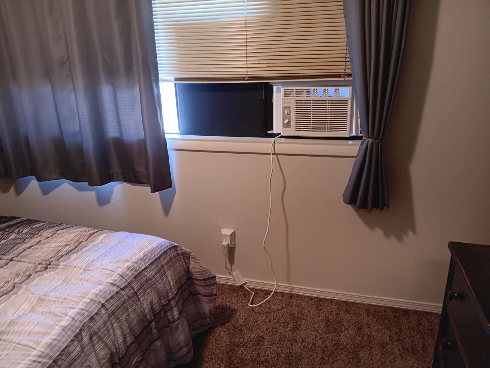 Midea 5,000 BTU EasyCool Small Window Air Conditioner - Cool up to 150 Sq. Ft. with Easy-to-Use Mechanical Controls and Reusable Filter, Perfect for Small Bedroom, Living Room, Home Office customer photo 1