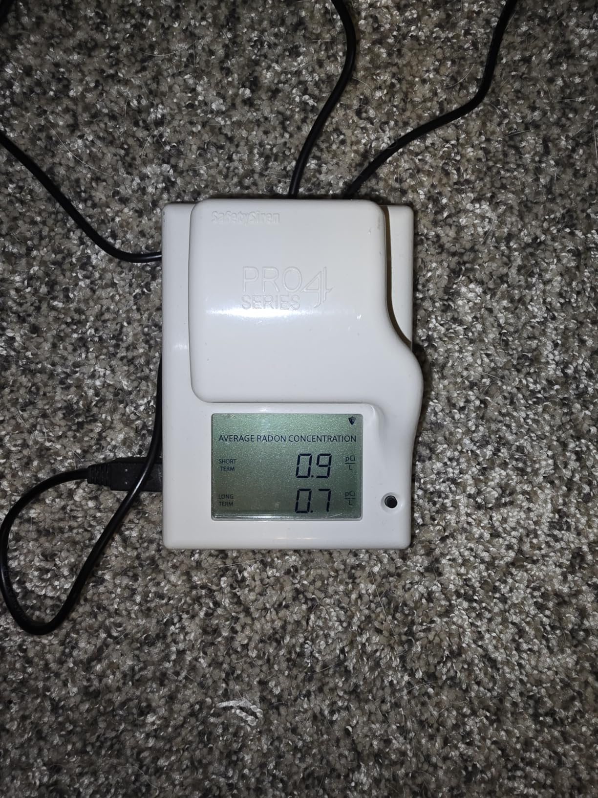 Safety Siren Pro4 Plug-in Radon Detector, Continuous Radon Gas Monitoring with Audible & Visual Alarms | Short & Long-Term Radon Detection for Home, Office, & Other Indoor Living Areas | Made in USA customer photo 1