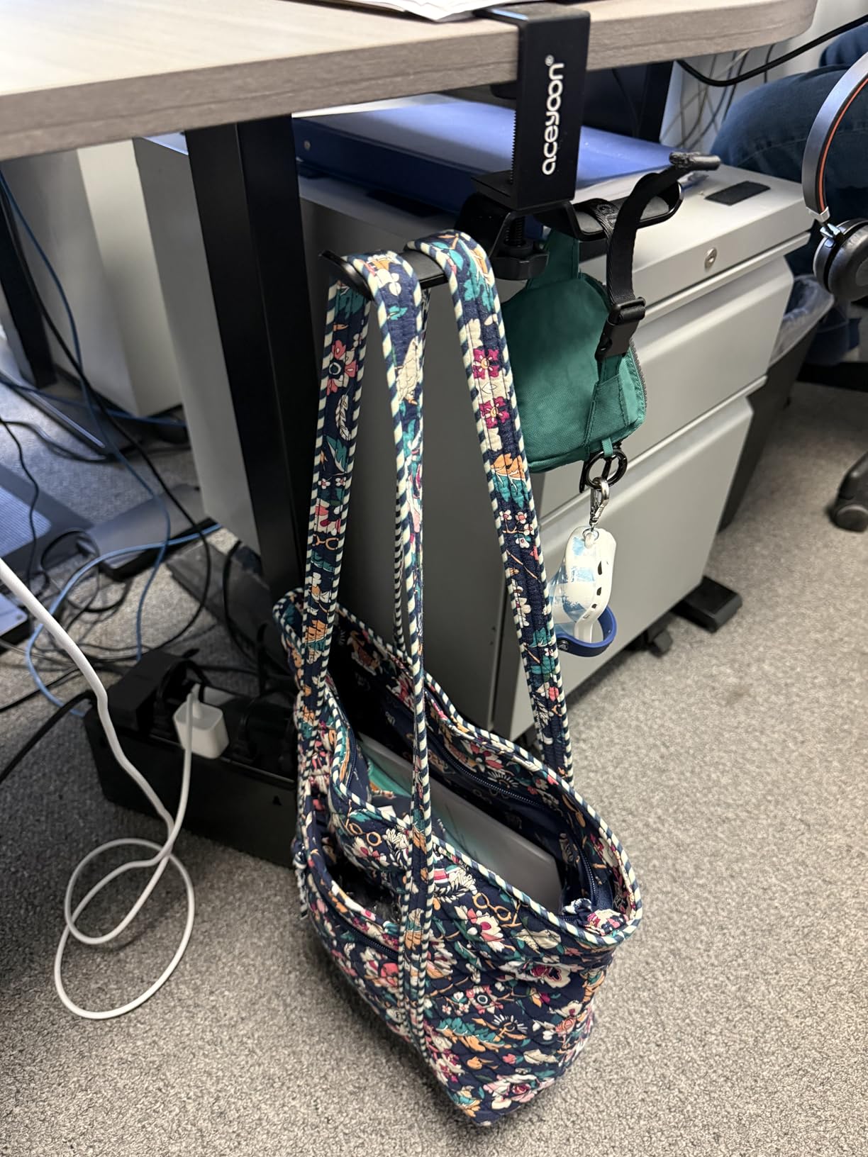 aceyoon Foldable Headphone Stand for Desk, Aluminum Headset Stand Clamp Hook Under Desk Space Save Mount, Headset Holder for Gaming Headphone, Office, Backpack, Bag, Purse Hanging (Black) customer photo 1