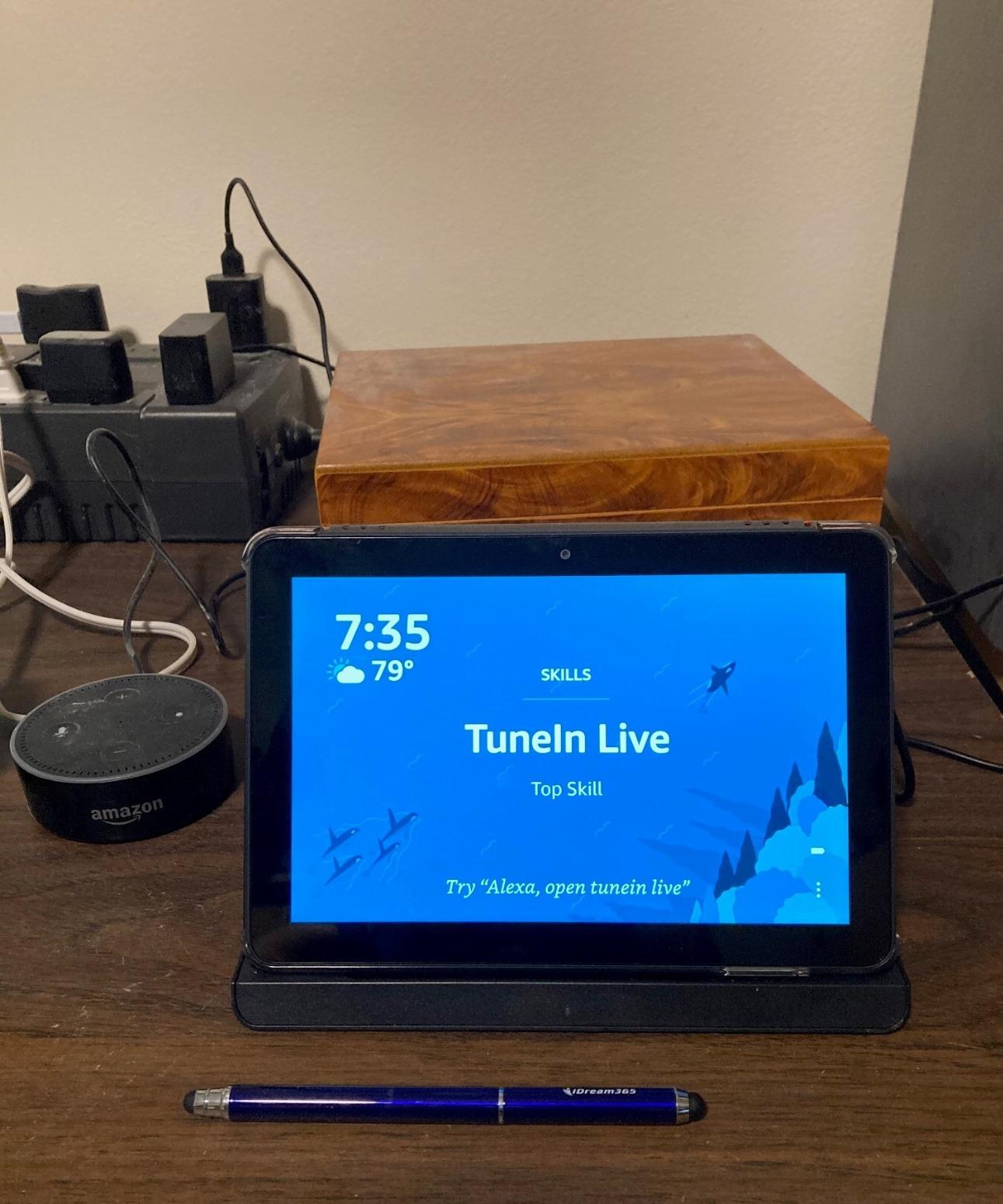 Made for Amazon, Wireless Charging Dock for Amazon Fire HD 8 Plus (2022 & 2020 Releases) customer photo 1