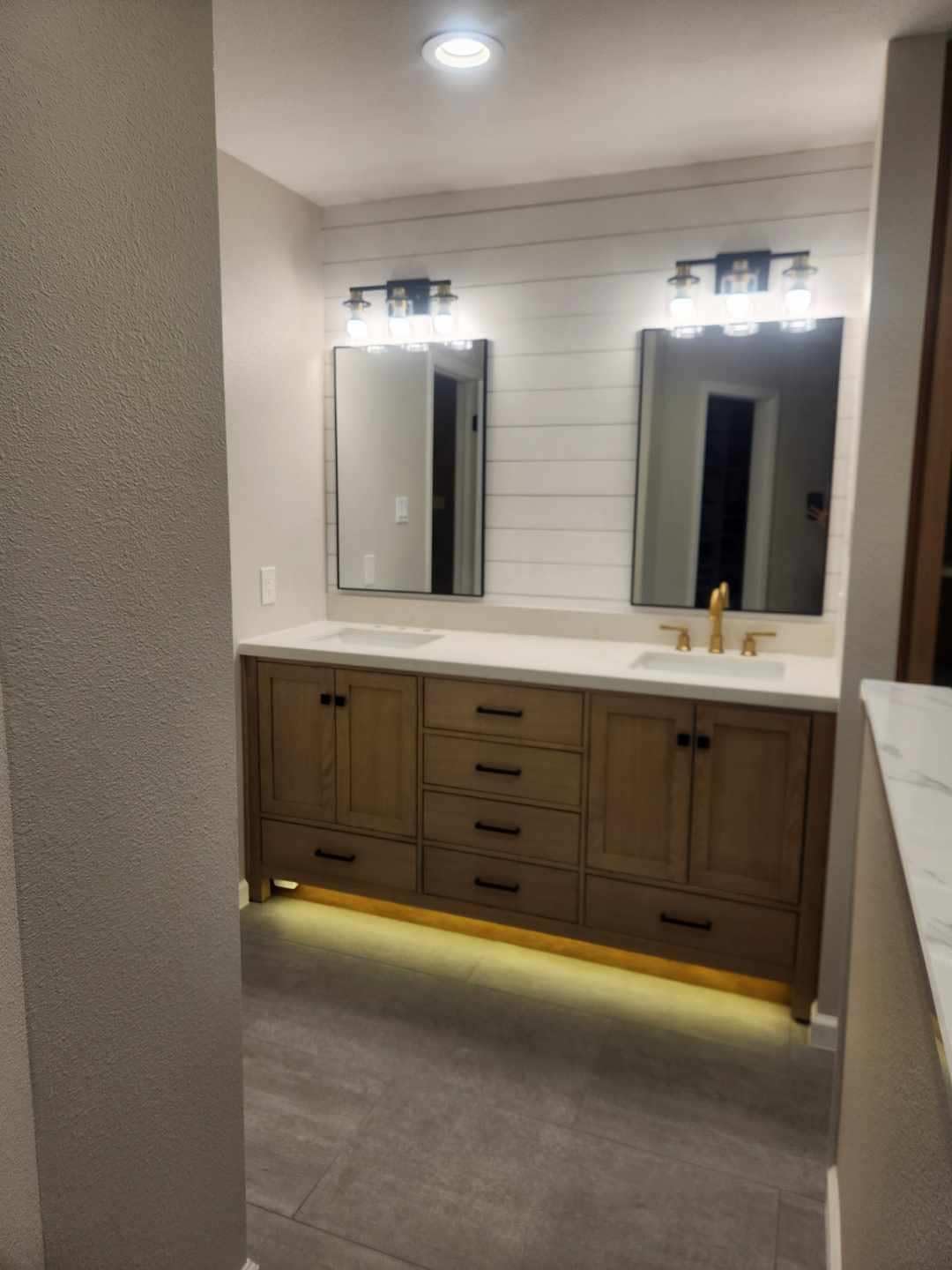 ARIEL Cambridge 72-inch Bathroom Vanity with Sink, Solid Wood, 1.5-inch Pure White Quartz Countertop & Backsplash, Double Rectangular Porcelain Sink, 4 Soft Closing Doors, 6 Dovetail Drawers, White customer photo 2