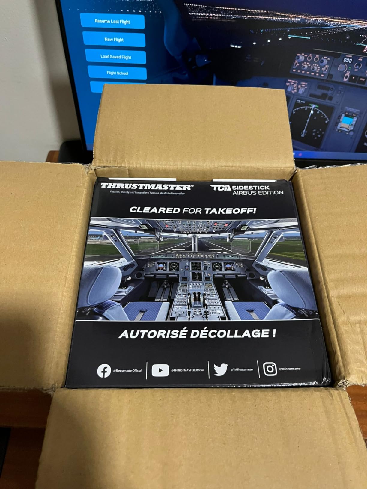 Thrustmaster TCA Sidestick Airbus Edition (Compatible with PC) customer photo 2