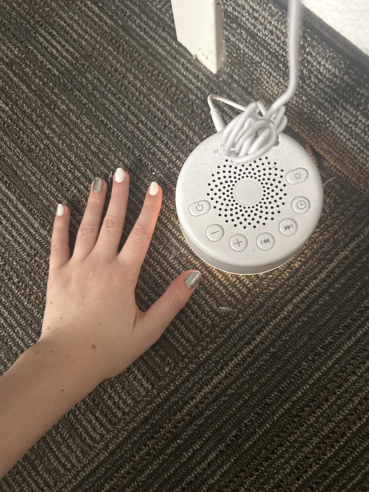 Sound Machine Easysleep White Noise Machine with 25 Soothing Sounds and Night Lights with Memory Function 32 Levels of Volume and 5 Sleep Timer Powered by AC or USB for Sleeping Relaxation (White) customer photo 2