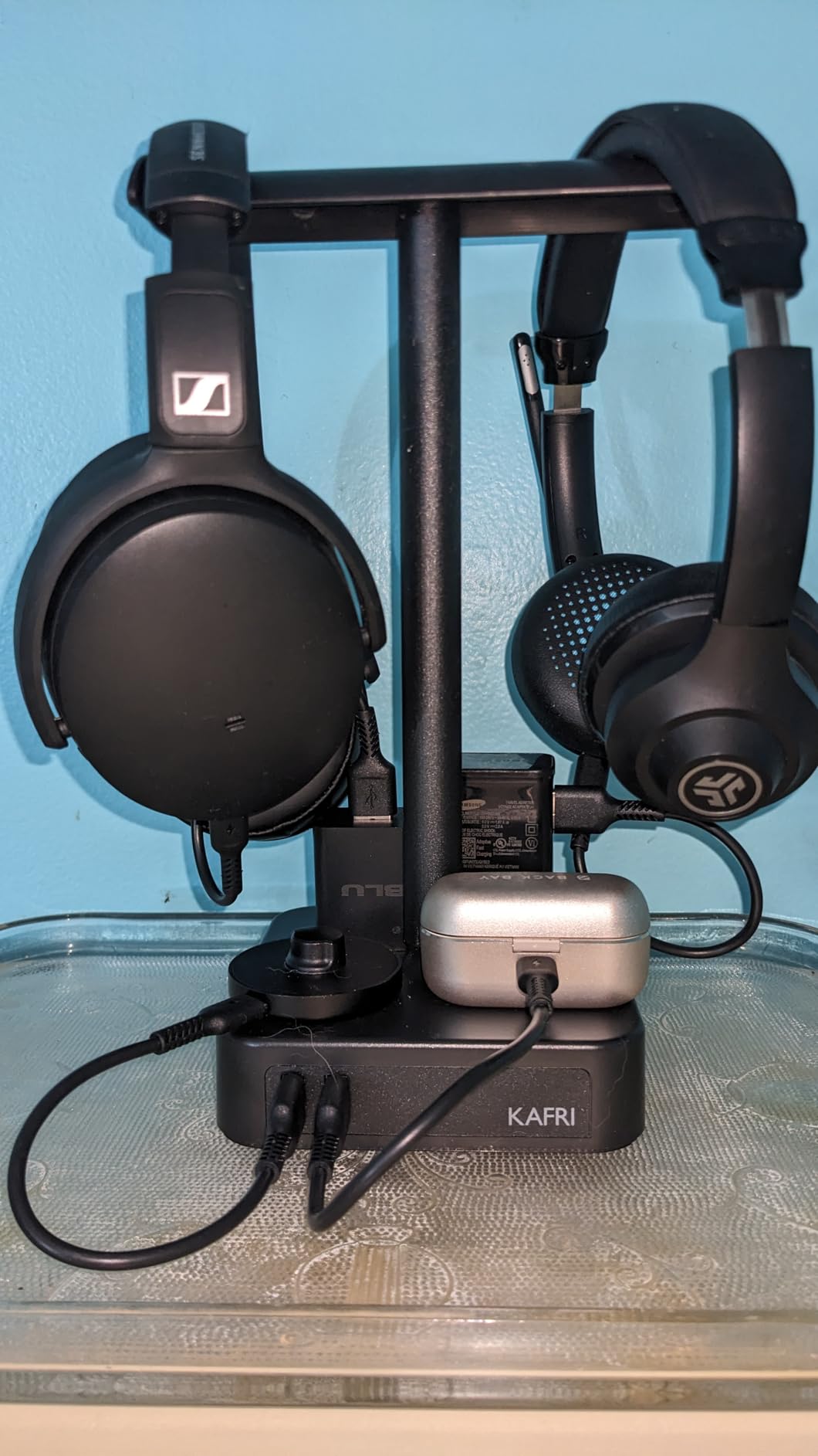 KAFRI Dual Headphone Stand with USB Charger Desk Gaming Double Headset Holder Hanger Rack with 2 USB Charging Port and 2 Outlet - Suitable for Gamer Desktop Table Game Earphone Accessories Gift customer photo 2