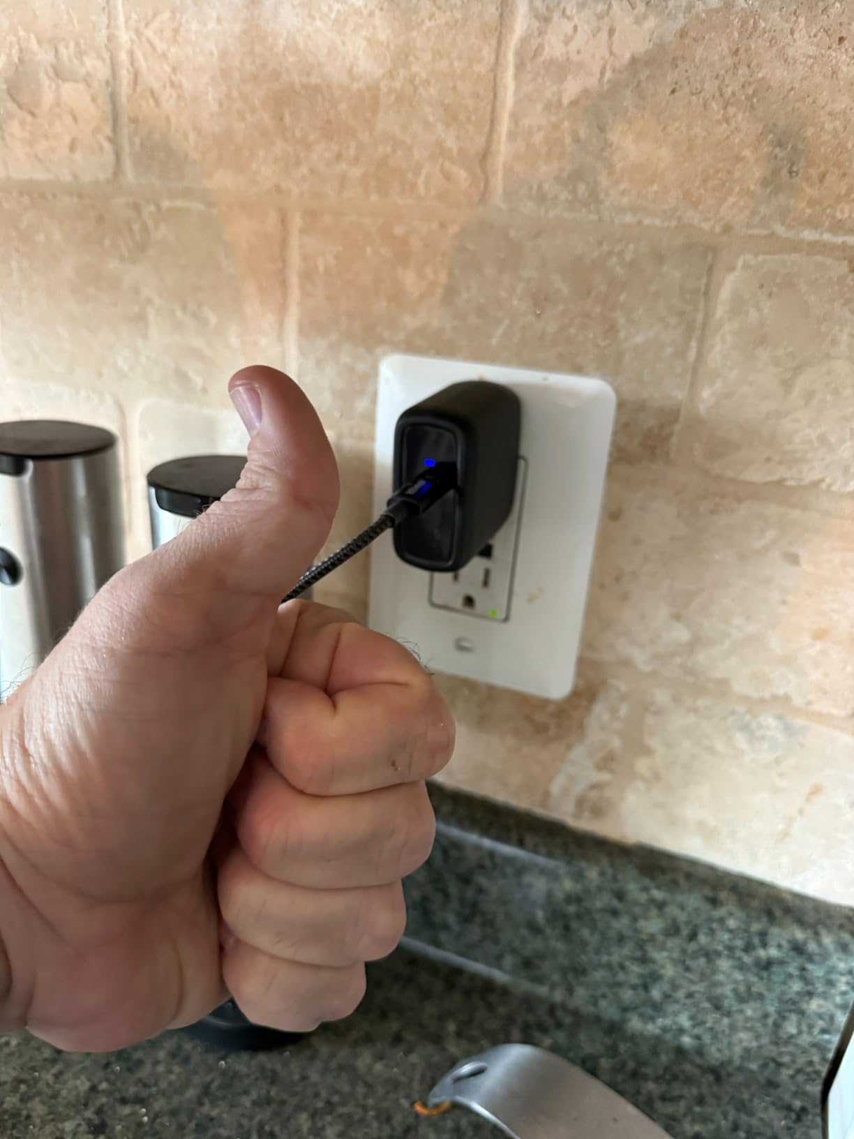 Amazon Basics 65W One-Port GaN USB-C Wall Charger with Power Delivery PD, Foldable Plug, Portable, Fast Charging for Laptops, Tablets & Phones, White customer photo 2