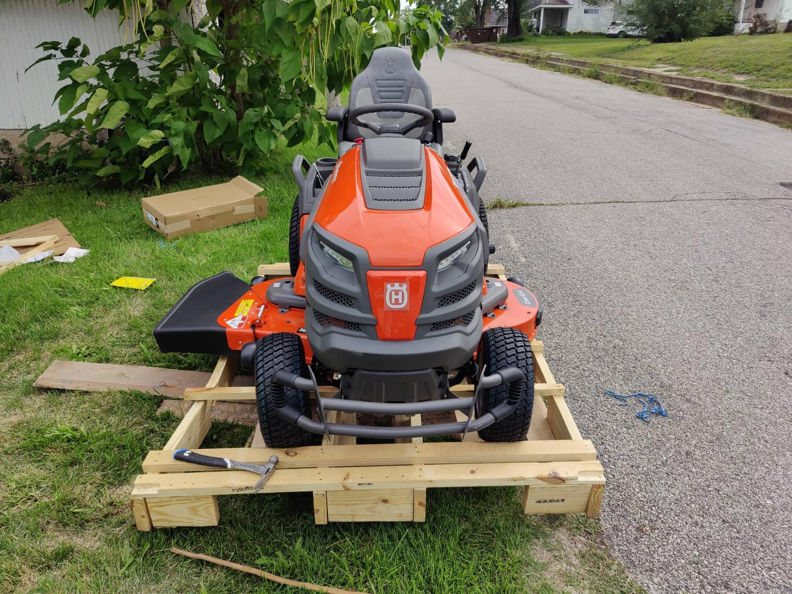 Husqvarna Riding Lawn Mower 24Hp 54 inches Deck Differential Lock customer photo 1