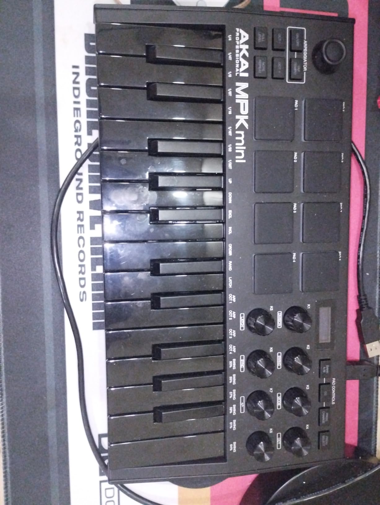 Akai Professional MPK Mini MK3 25 Key USB MIDI Keyboard Controller With 8 Backlit Drum Pads, 8 Knobs, Music Production Software and Native Instruments Sound Package (NKS Integration) customer photo 2