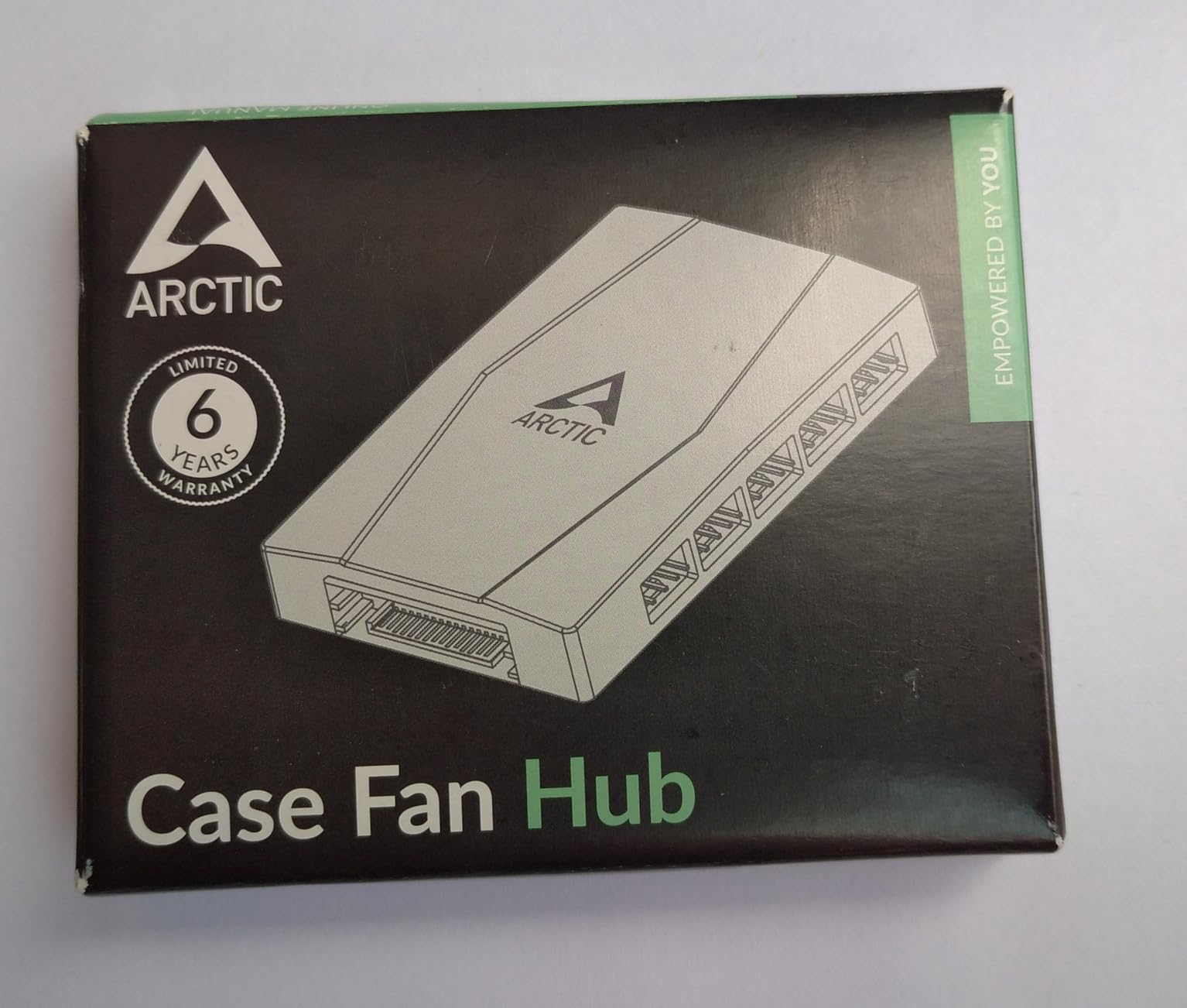 ARCTIC Case Fan Hub - 10-fold PWM Fan Distributor with SATA Power - Black customer photo 1