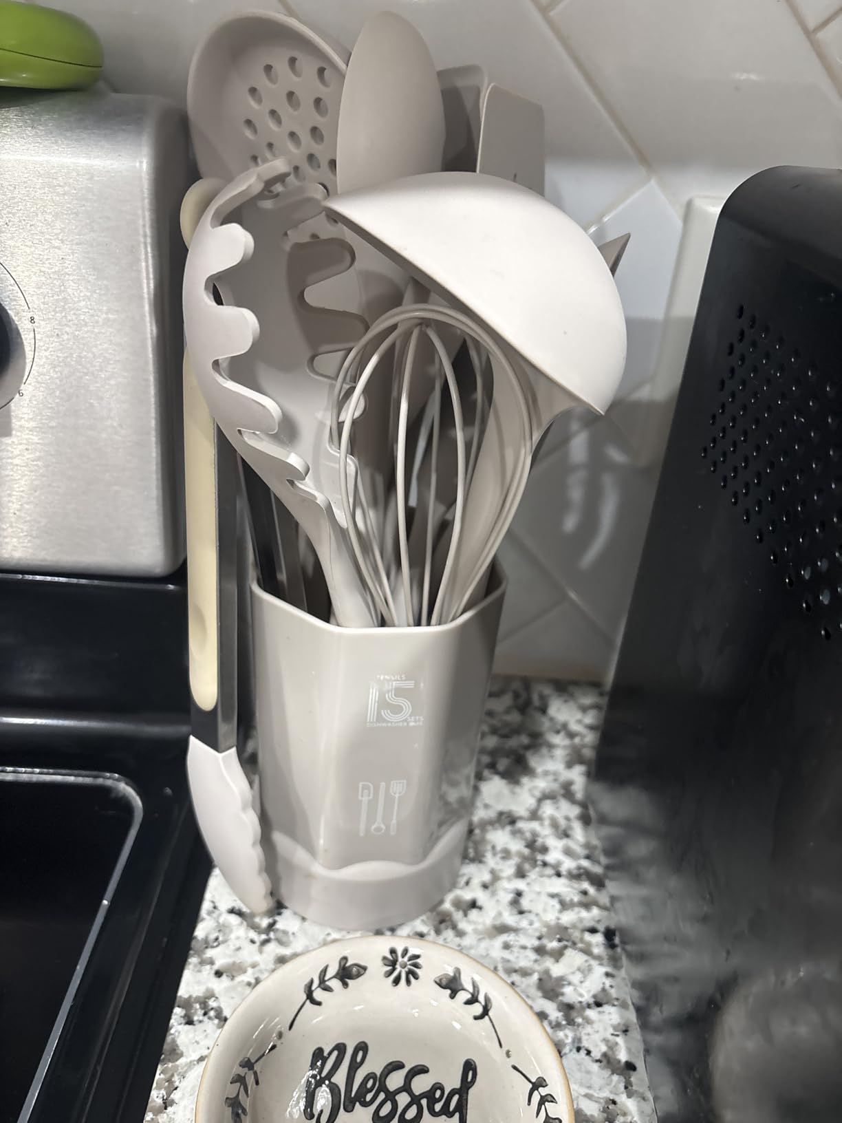 AOTHOD Silicone Cooking Utensils Set - 446°F Heat Resistant Kitchen Utensils,Turner Tongs,Spatula,Spoon,Brush,Whisk,Kitchen Utensil Gadgets Tools Set for Nonstick Cookware,Dishwasher Safe (BPA Free) customer photo 2