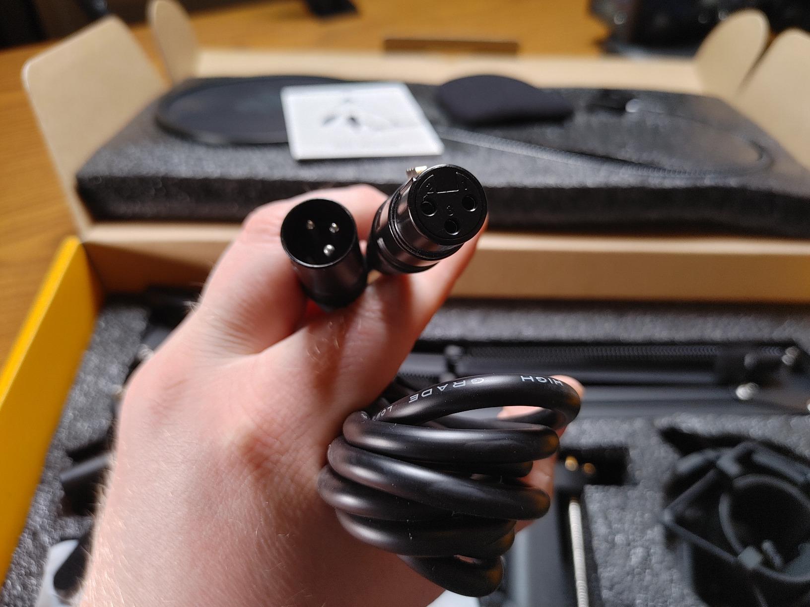 MAONO XLR Condenser Microphone, Professional Cardioid Studio Recording Mic for Streaming, Podcasting, Singing, Voice-Over, Vocal, Home-Studio, YouTube, Skype, Twitch (PM320S) customer photo 1