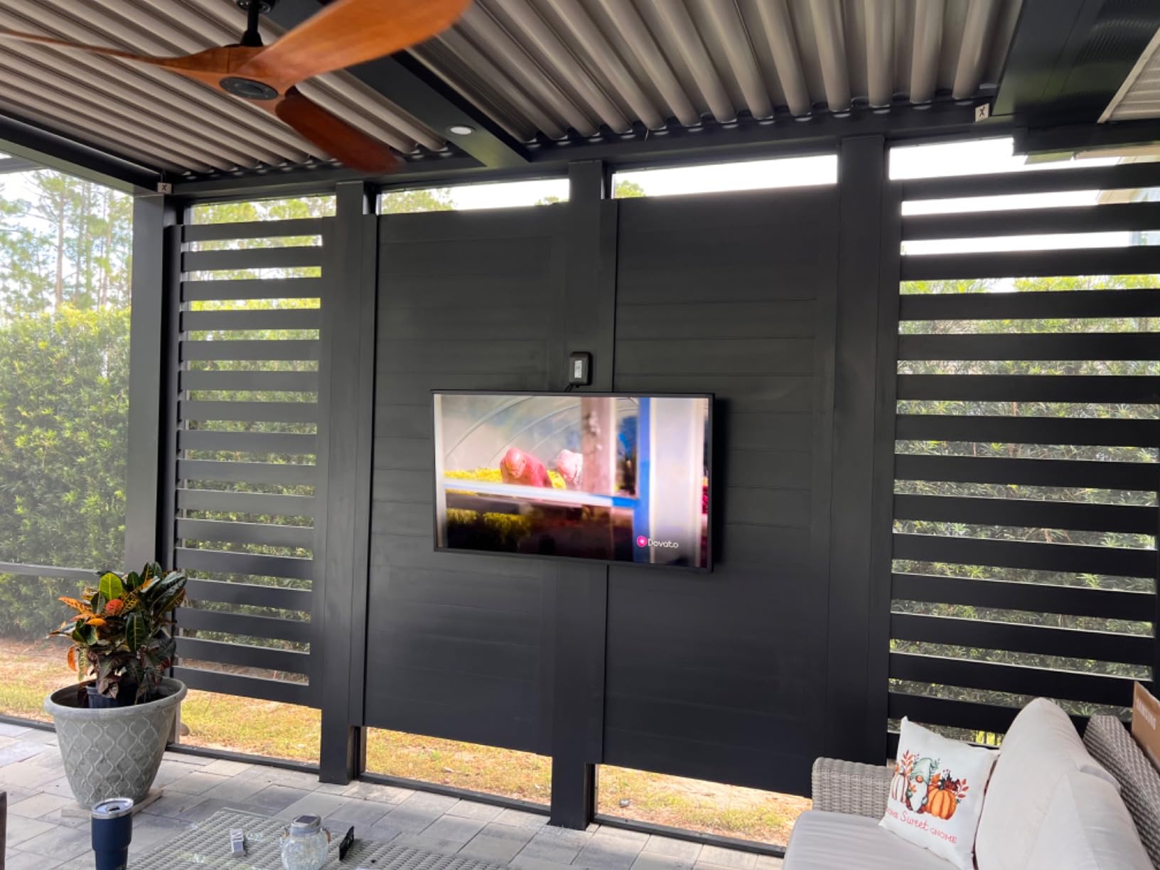 Samsung 75-inch Class QLED 4K The Terrace Partial Sun Outdoor Smart TV w/ Alexa Built-in customer photo 1