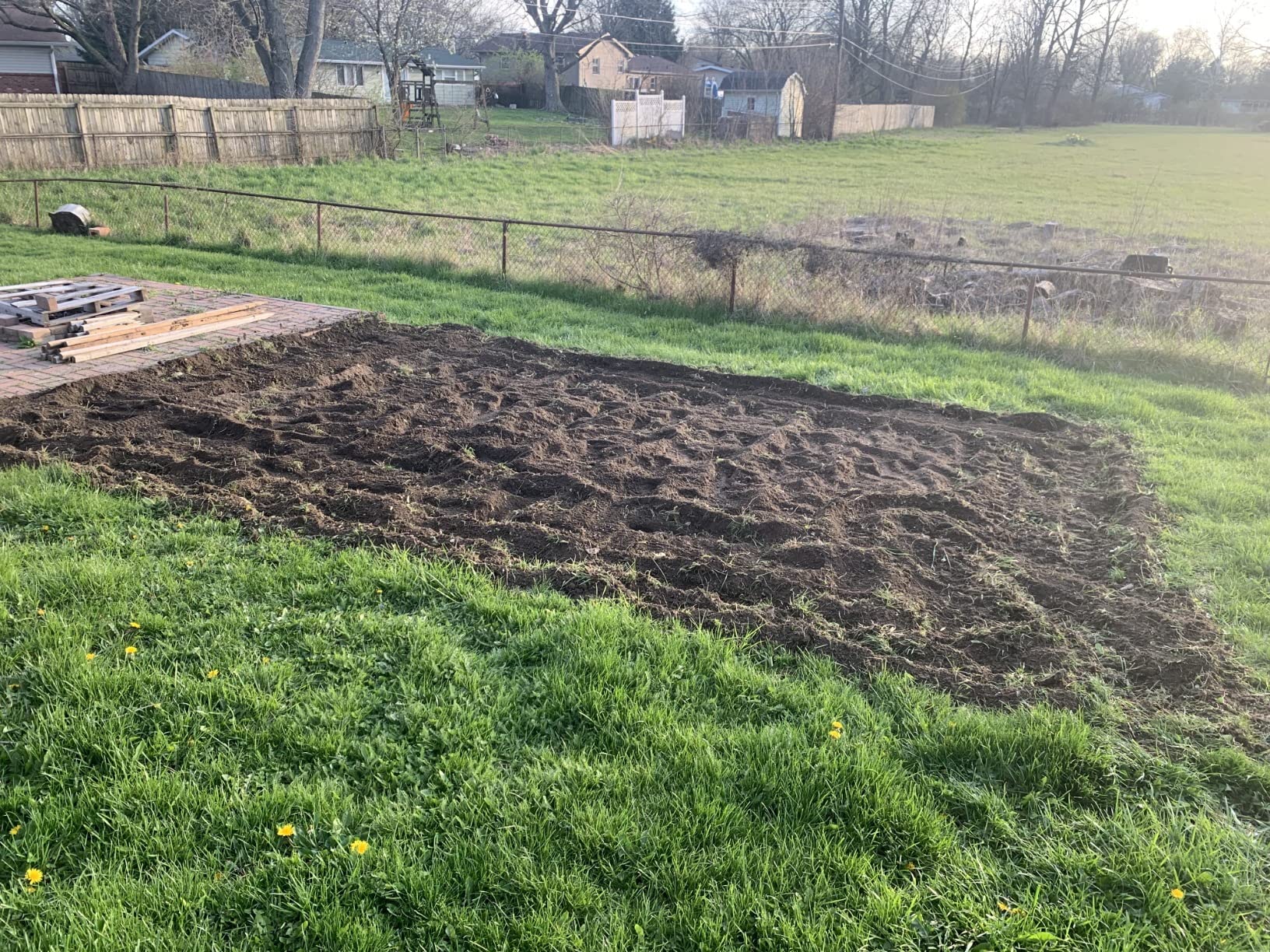 Earthquake 37037 Pioneer Dual-Direction Rear Tine Tiller, Red/Black customer photo 2