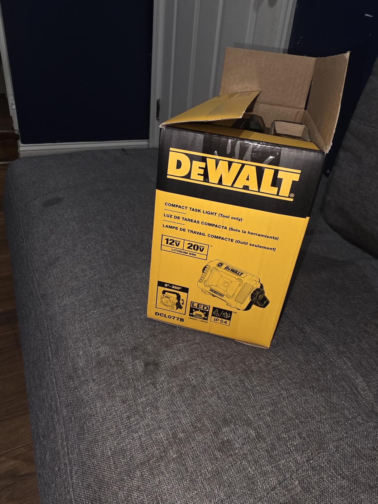 DEWALT 12V/20V MAX LED Work Light, Compact with 360 Degree Rotating Handle, 2000 Lumens of Brightness, Cordless, Bare Tool Only (DCL077B) customer photo 1