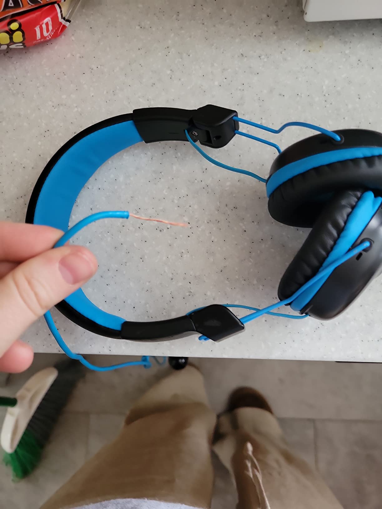 JLab JBuddies Play Gaming Wireless Kids Headset, Black, 22+ Hour Bluetooth 5 Playtime 60ms Super-Low Latency for Mobile Gameplay, Retractable Boom Mic, AUX Cord Compatible w/Gaming Consoles customer photo 1