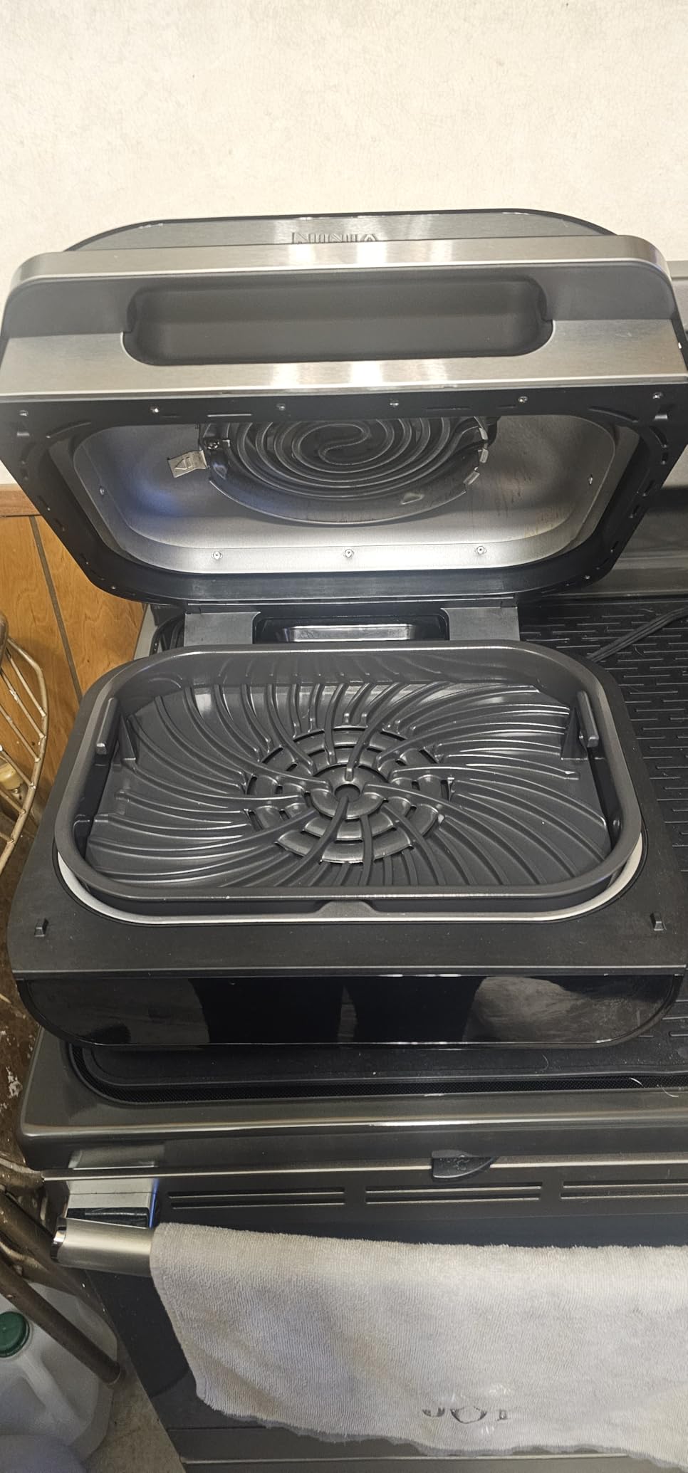 Ninja Indoor Grill and Air Fryer Foodi Smart XL 6-in-1 Grill, Air Fry, Roast, Bake, Broil, Dehydrate, Black/Silver FG551 customer photo 2