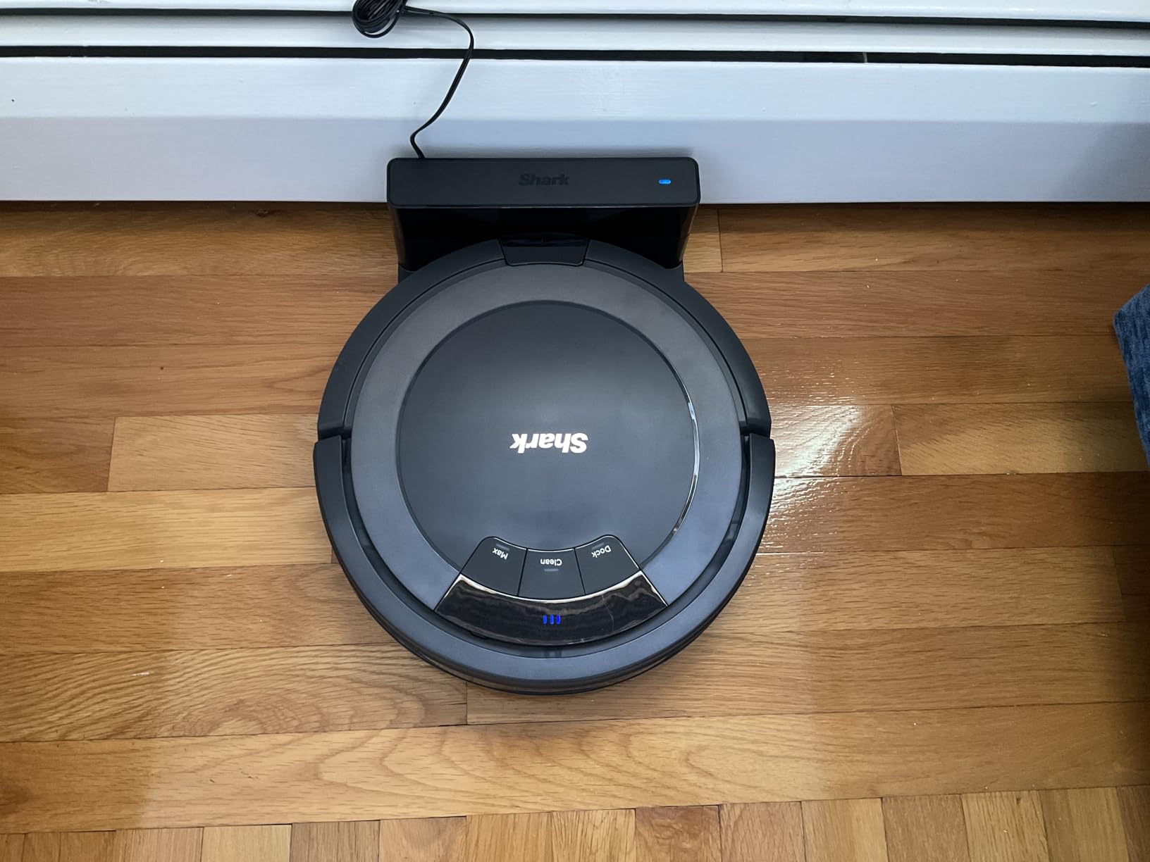 Shark AV753 ION Robot Vacuum, Tri-Brush System, Wifi Connected, 120 Min Runtime, Works with Alexa, Multi Surface Cleaning, Grey customer photo 2