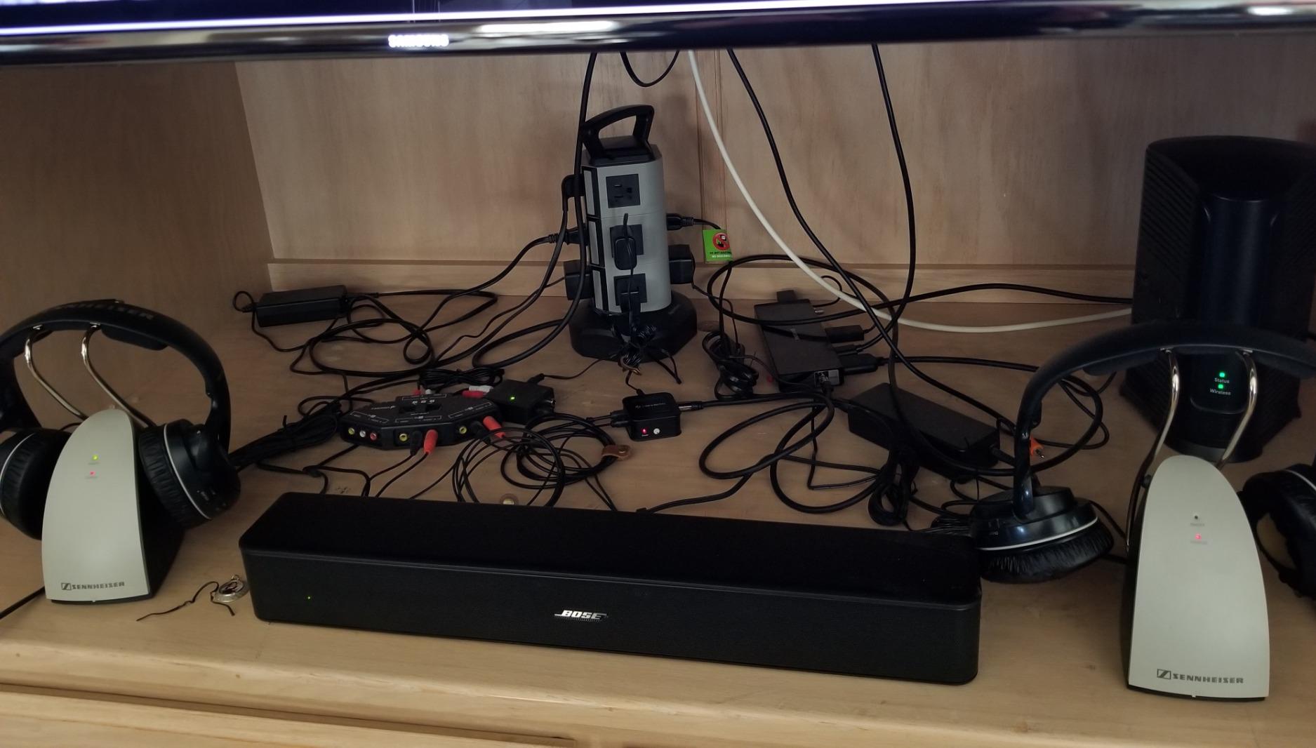 J-Tech Digital HDMI Splitter 4K 60Hz 1X4 Multi-Resolution Output (MRO) HDMI 2.0 Splitter Supports downscale HDR HDR10 / Dolby Vision 4K@60Hz 4:4:4 HDCP2.3 2.2 (JTECH-4KSP4) customer photo 1