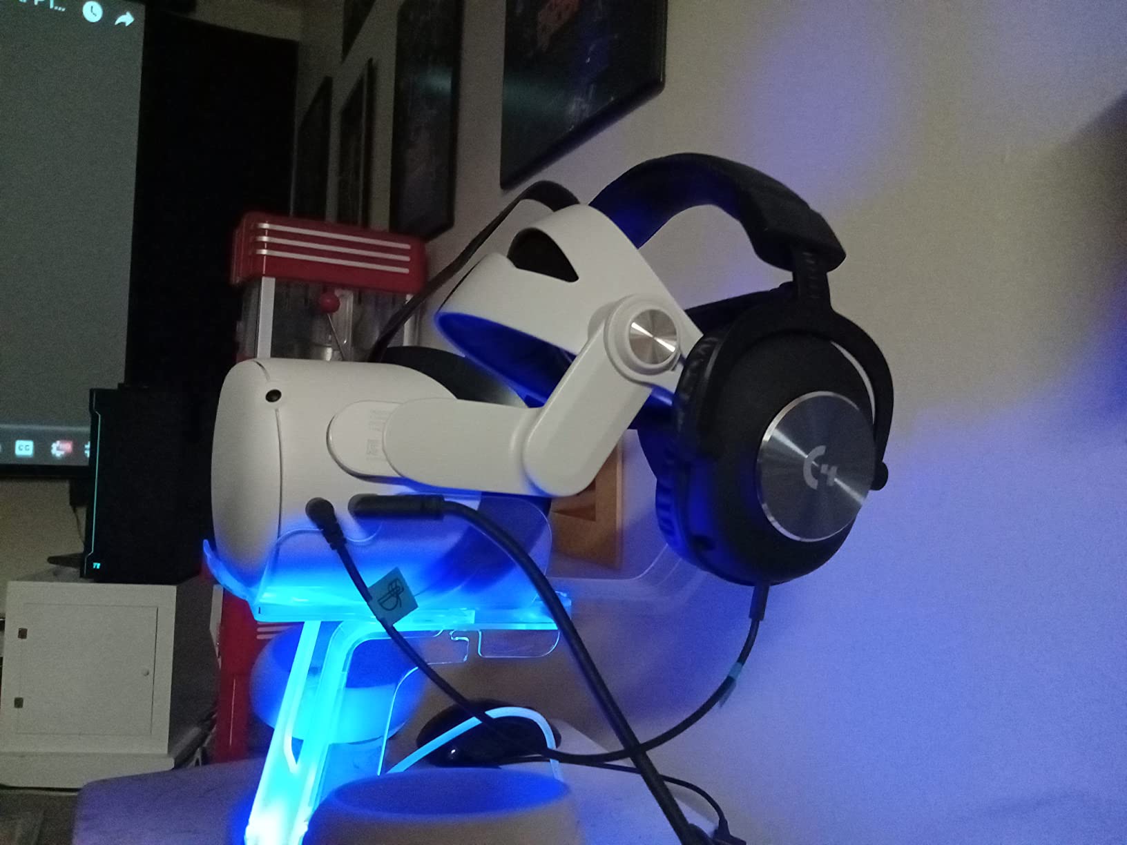 Logitech G PRO Gaming Headset for Oculus Quest 2 - Oculus Ready - Custom-Length Cable - PRO-G Precision Gaming Audio Driver - Steel and Aluminum Build - Low-Latency 3.5 mm Aux Connection customer photo 1