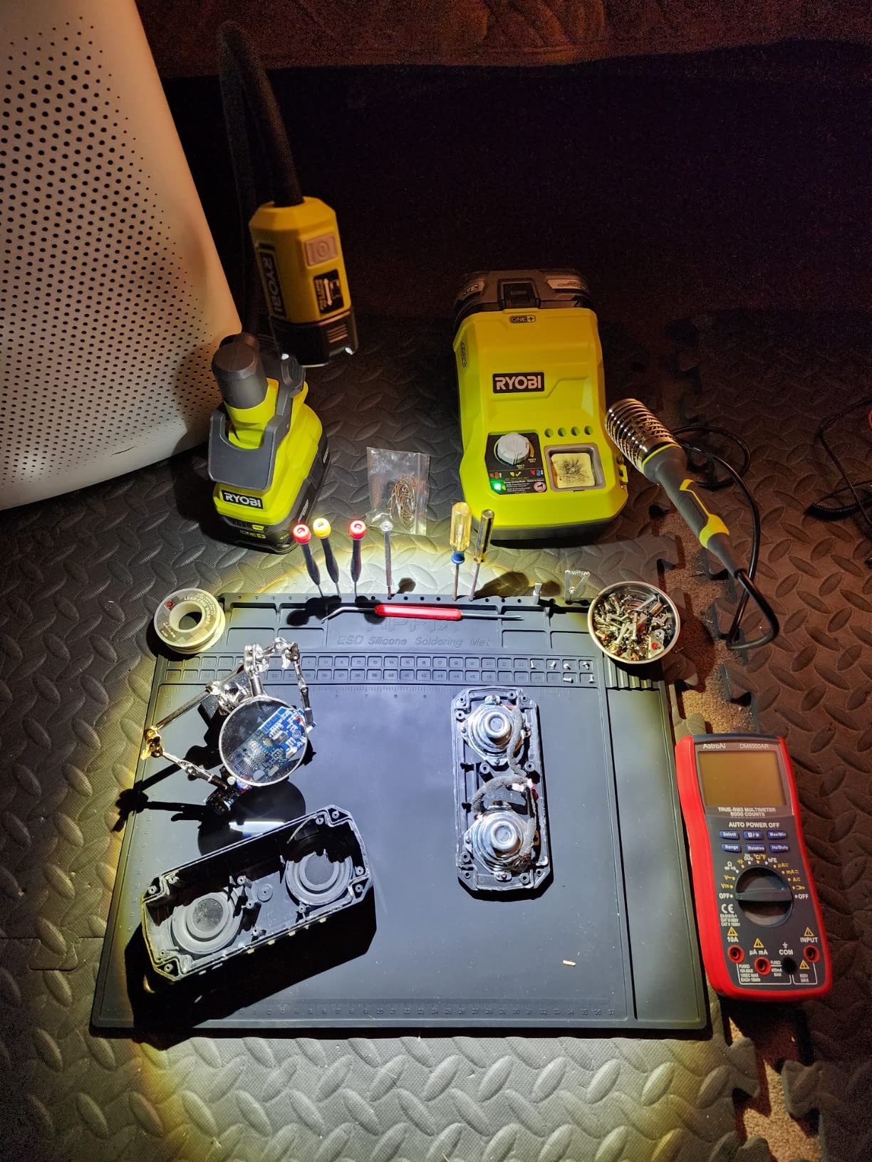 Premium Heat Resistant 932°F Anti Static Mat, HPFIX ESD Mat with Grounding Wire, Grounding Plug, and ESD Wristband, Silicone Soldering Repair Mat for Computer, PC Building, Eelectronics customer photo 2