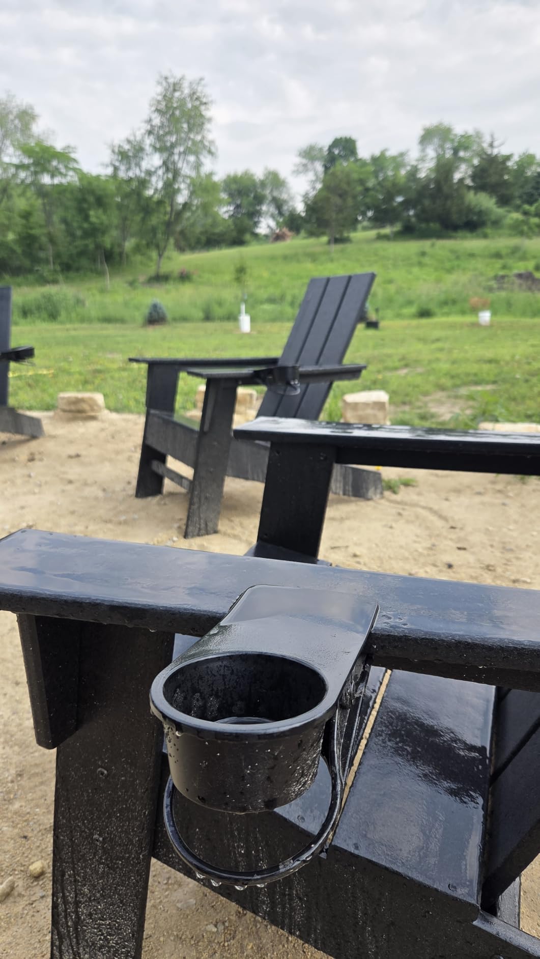 2PCS Drinking Cup Holder Clip, Kalolary Desk Bottle Cup Stand DIY Glass Clamp Storage Saucer Clip Water Coffee Mug Holder Saucer Clip Design for Home & Office, Black customer photo 1