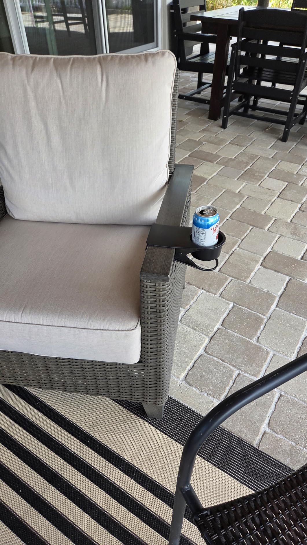 2PCS Drinking Cup Holder Clip, Kalolary Desk Bottle Cup Stand DIY Glass Clamp Storage Saucer Clip Water Coffee Mug Holder Saucer Clip Design for Home & Office, Black customer photo 2