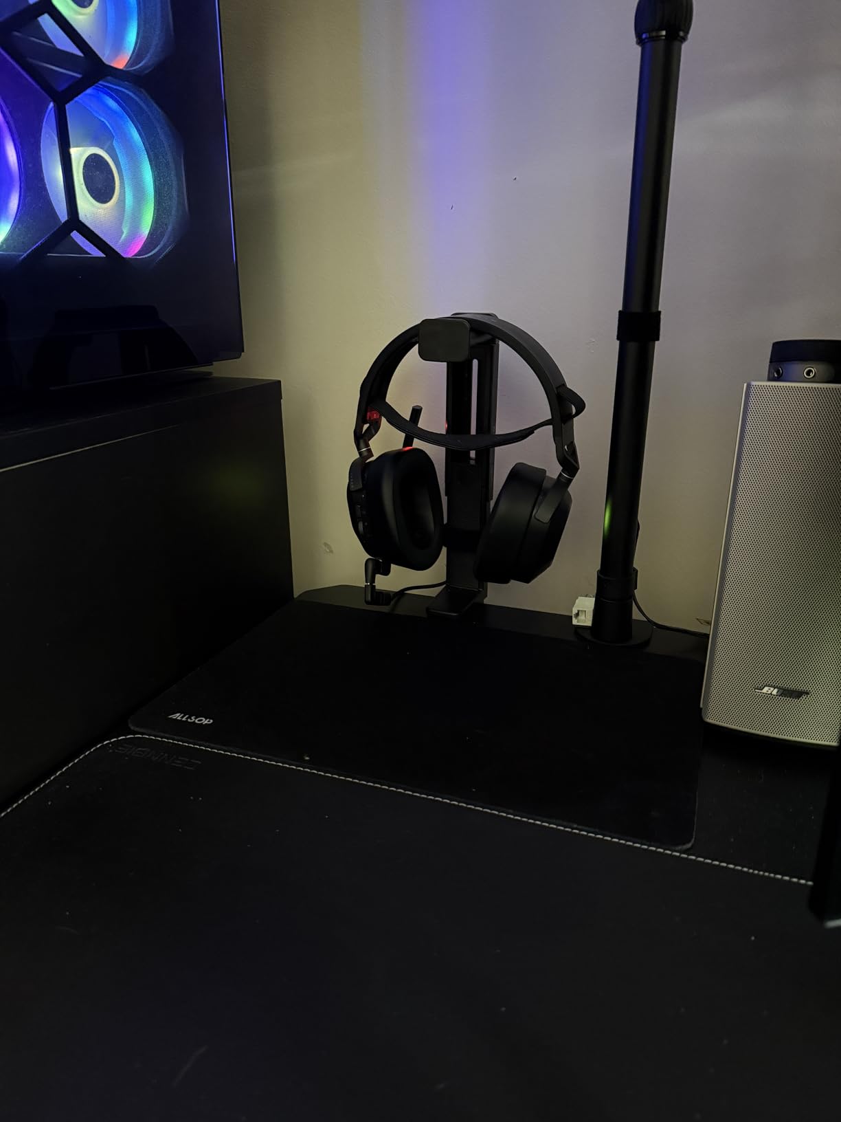 NEETTO HS906 Headphone Stand & Hanger 2 in 1, Above & Under Desk Gaming Headset Holder Mount Hook with Height Adjustable & Rotating Clamp, Earphone Rack with Cable Clip customer photo 2