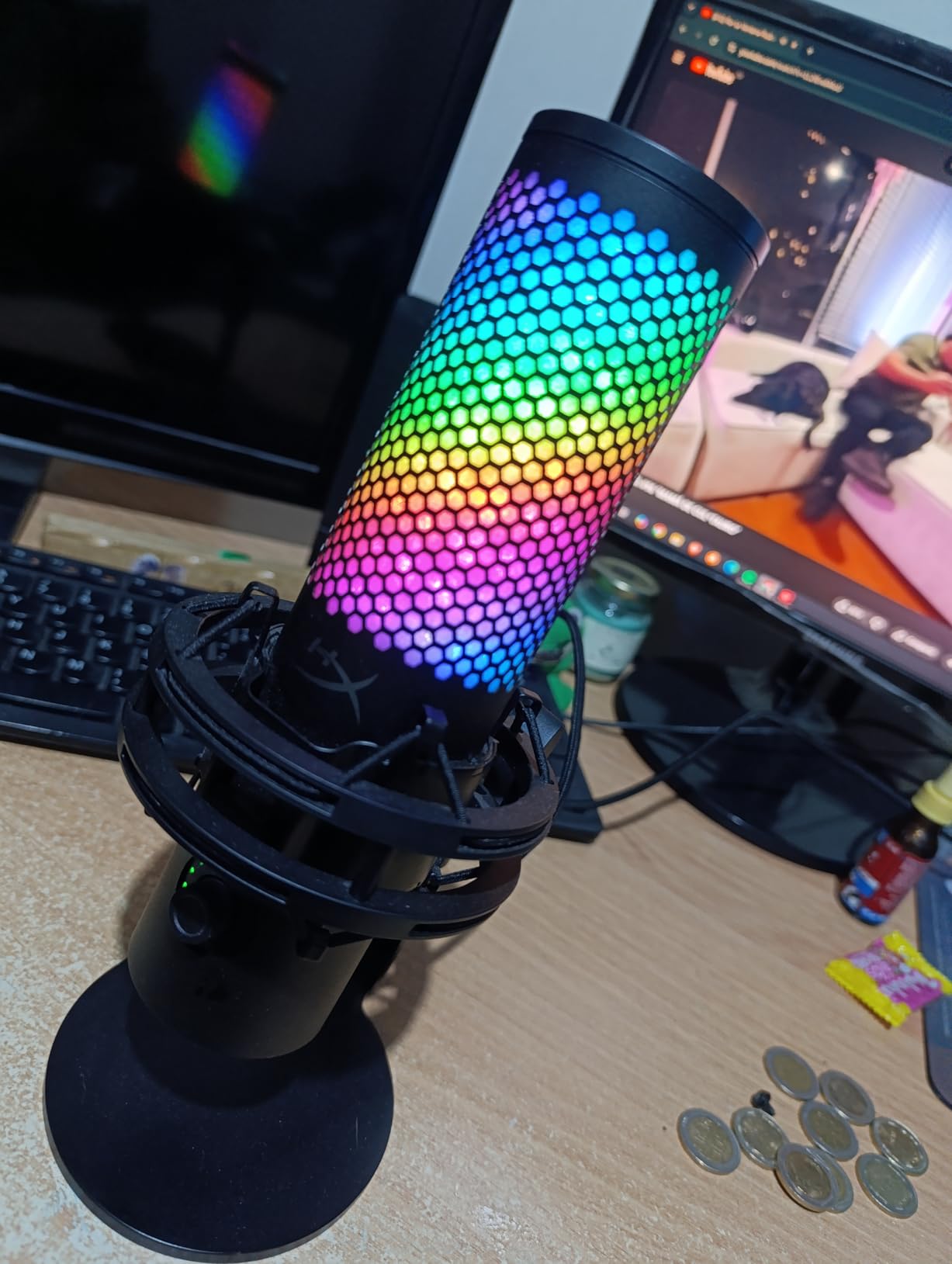 HyperX QuadCast S - RGB USB Condenser Microphone for PC, PS4, PS5 and Mac, Anti-Vibration Shock Mount, 4 Polar Patterns, Pop Filter, Gain Control, Gaming, Streaming, Podcasts, Twitch, YouTube, Discord customer photo 2