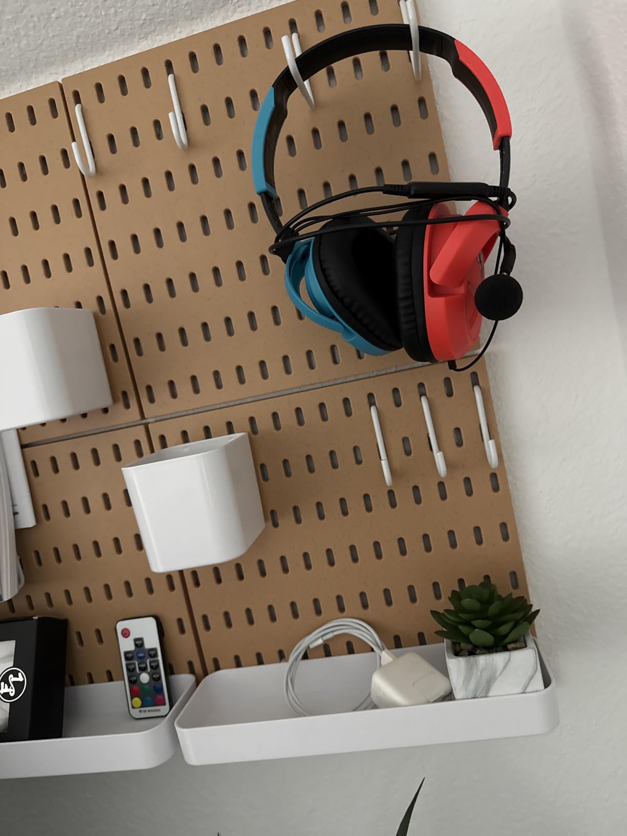 Keepo Peg Board Wall Organizer - Plastic Pegboard Panels, Modular Peg Board Storage System for Home Office, Craft Room, Gaming Setup (White, 22